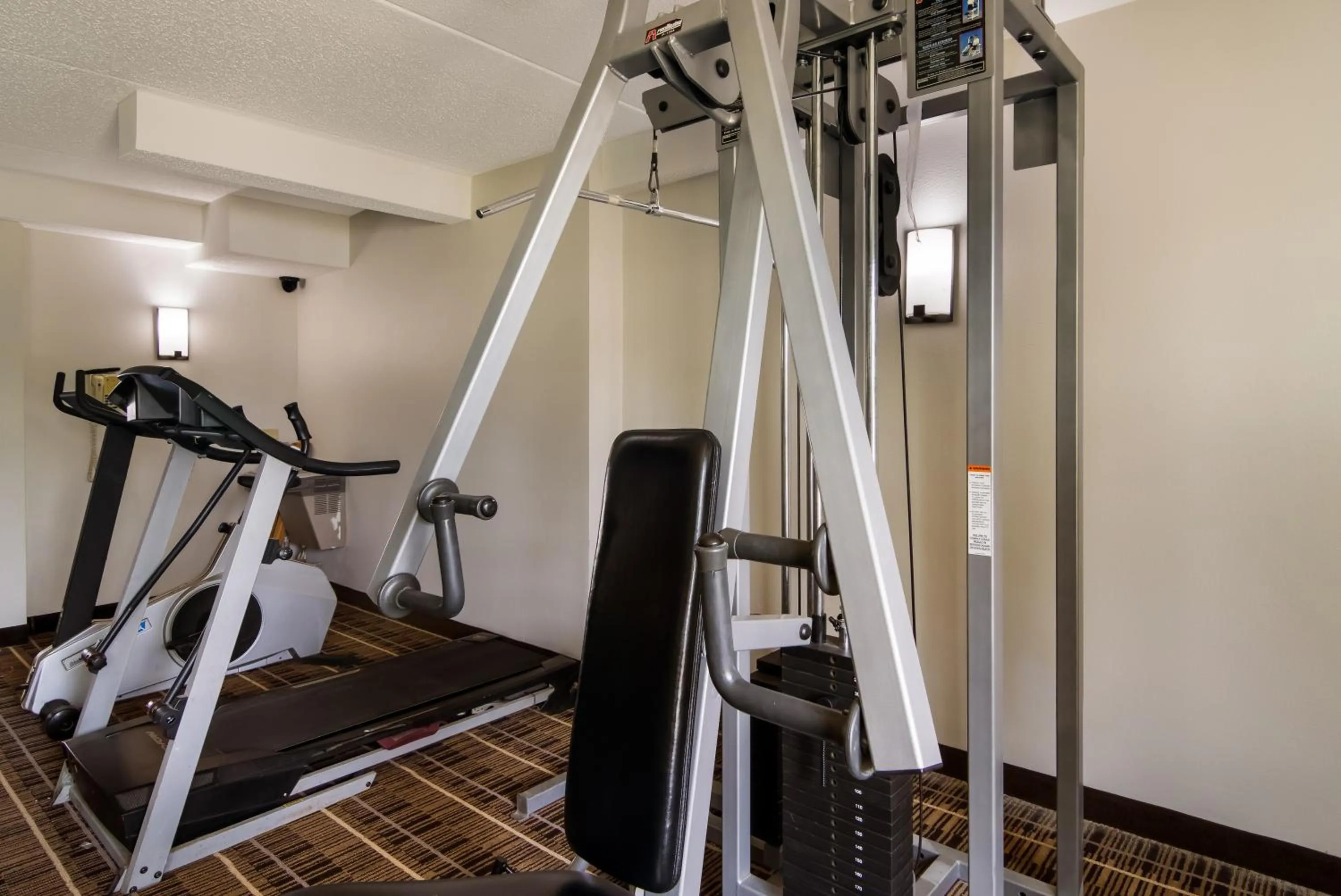Fitness centre/facilities in Quality Inn Aurora - Naperville Area