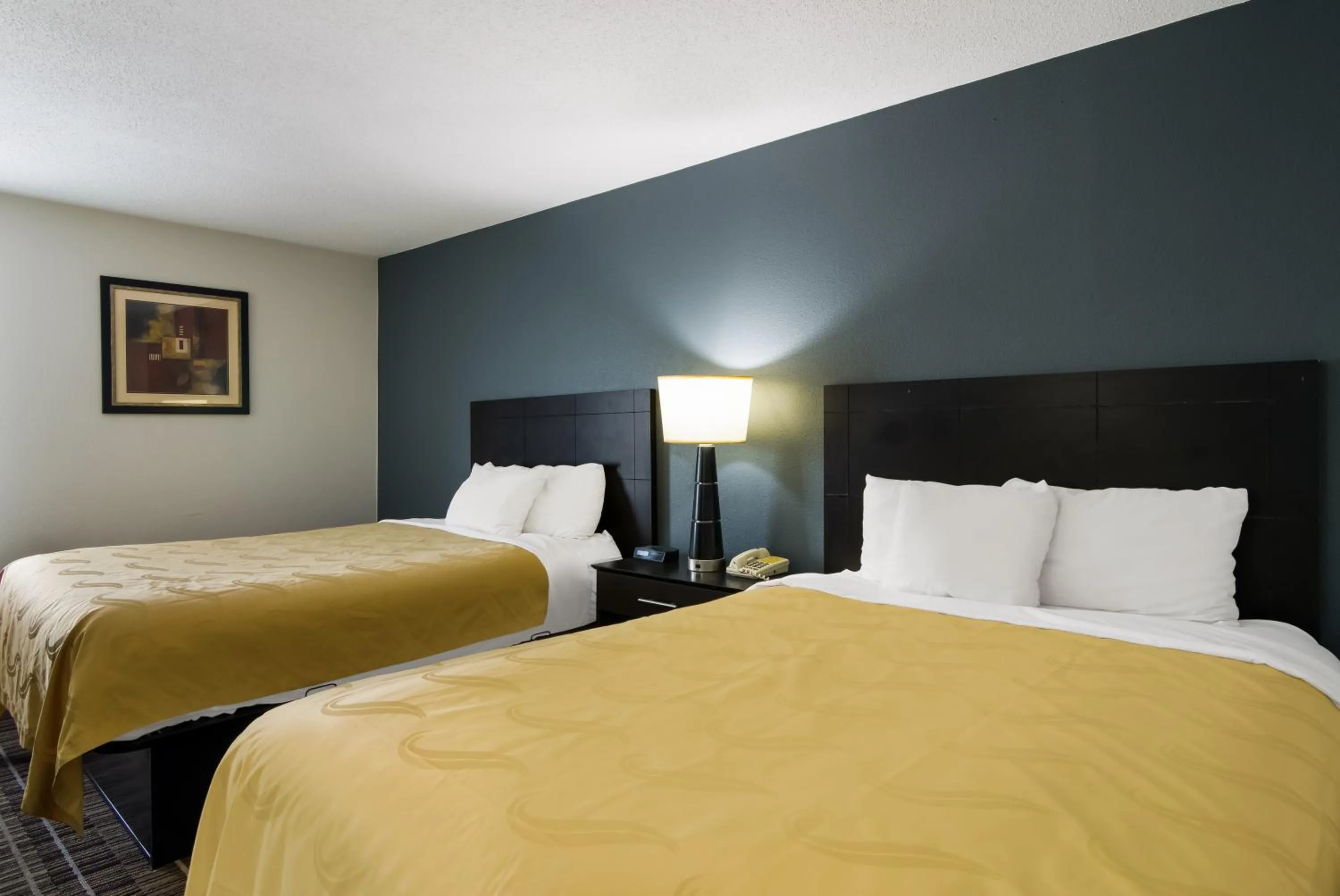 Bed in Quality Inn Aurora - Naperville Area