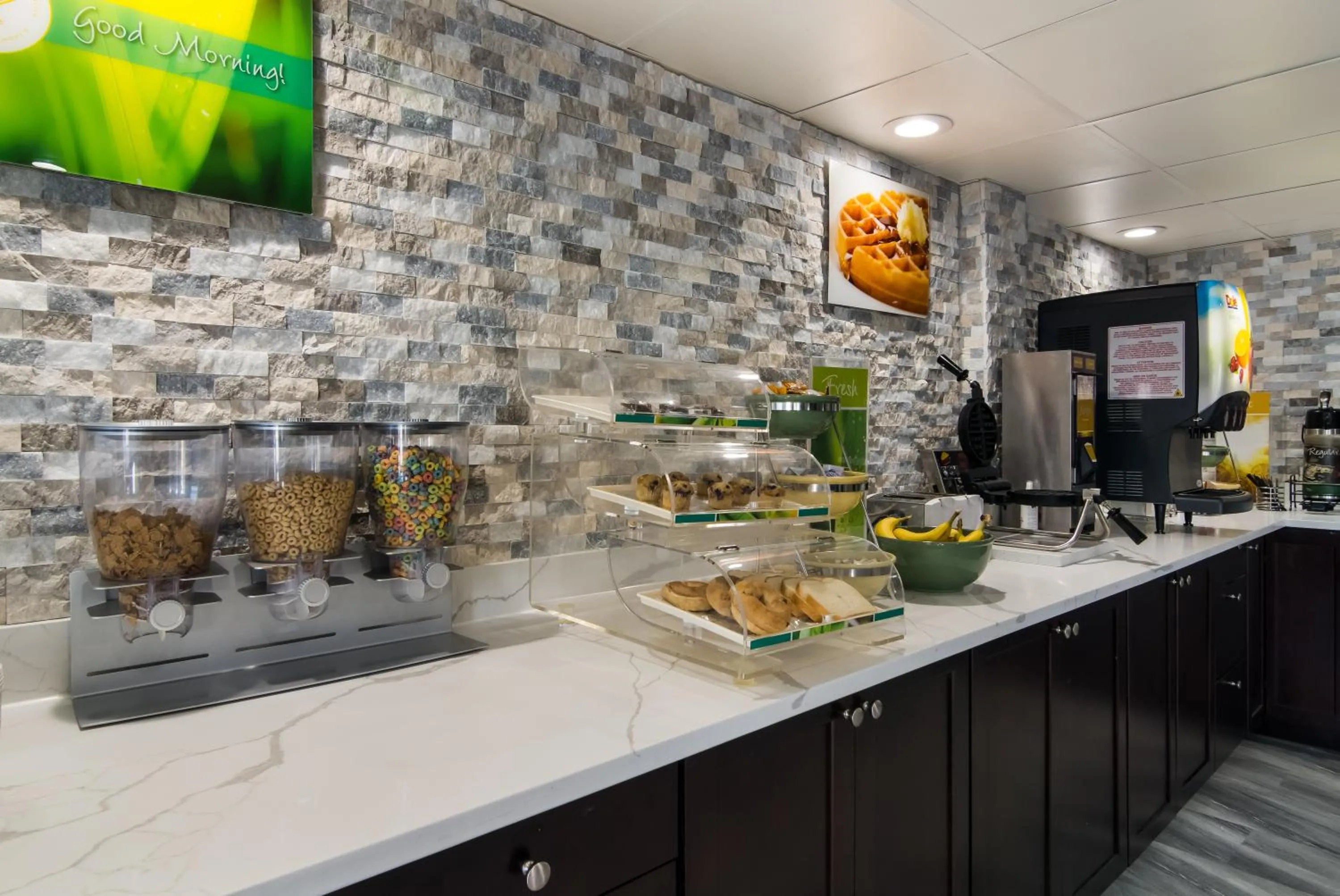 Breakfast in Quality Inn Aurora - Naperville Area