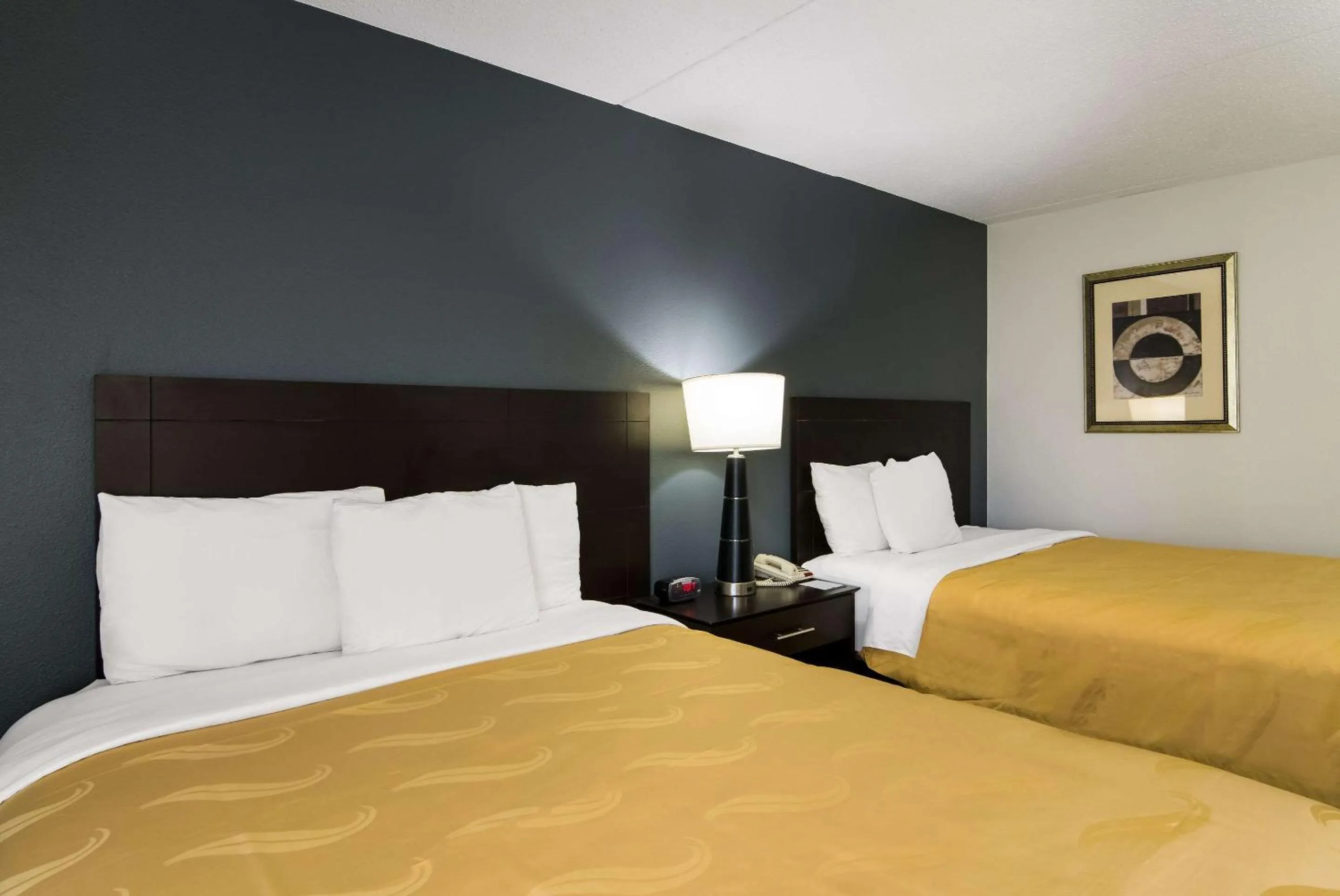Bedroom, Bed in Quality Inn Aurora - Naperville Area