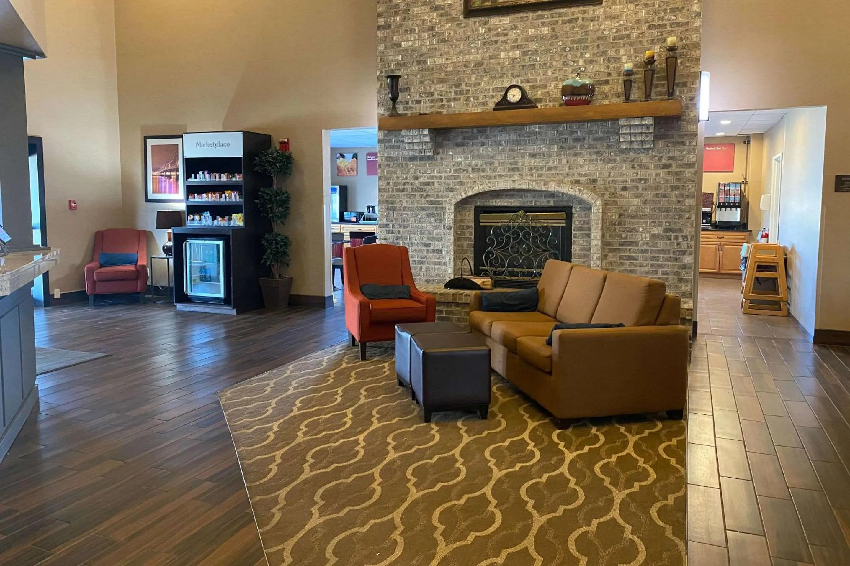 Lobby or reception in Comfort Suites Peoria I-74