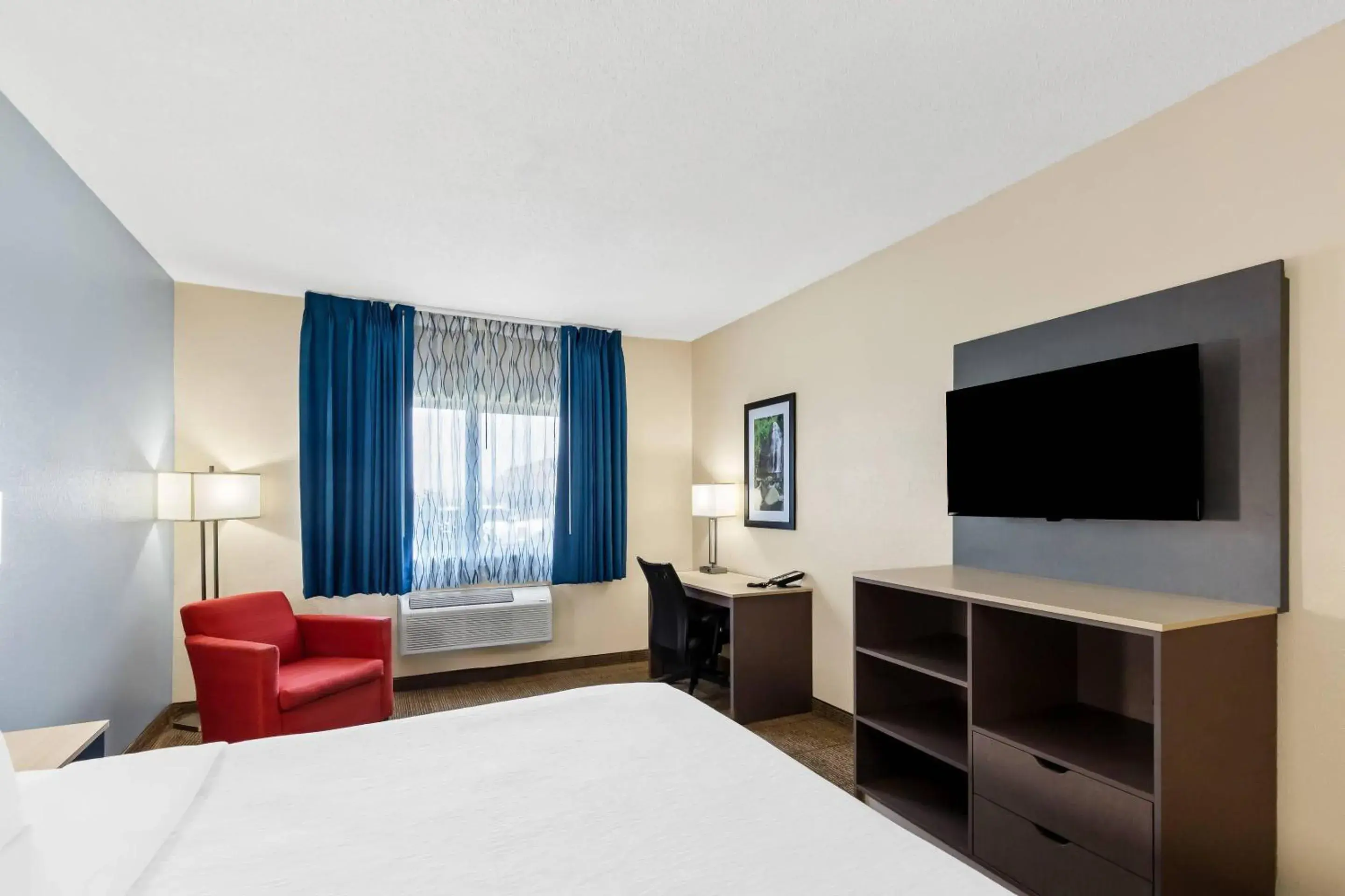 King Suite - Non-Smoking in Quality Inn & Suites Springfield Southwest near I-72 King Suite - Non-Smoking in Quality Inn & Suites Springfield Southwest near I-72