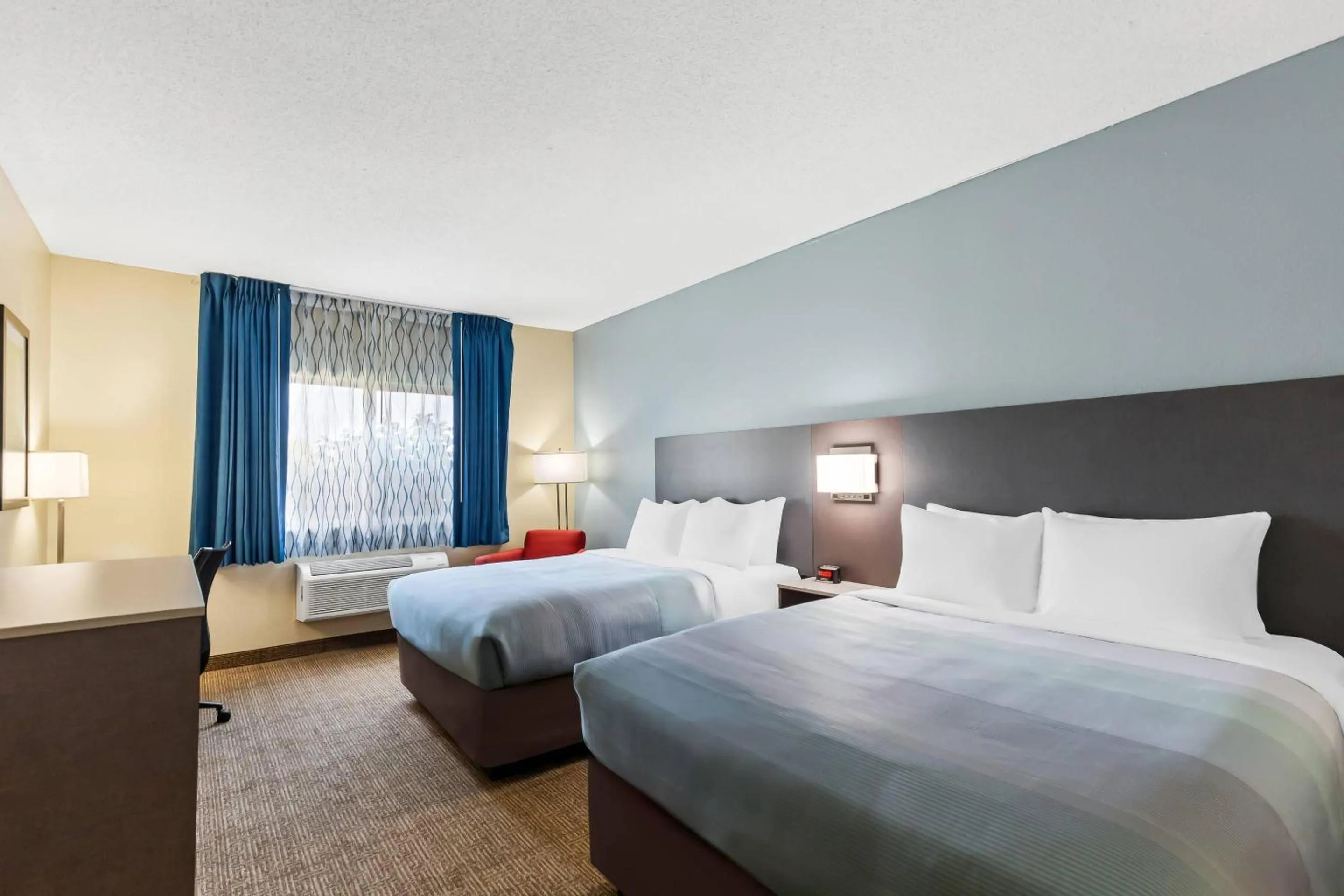 Bedroom, Bed in Quality Inn & Suites Springfield Southwest near I-72