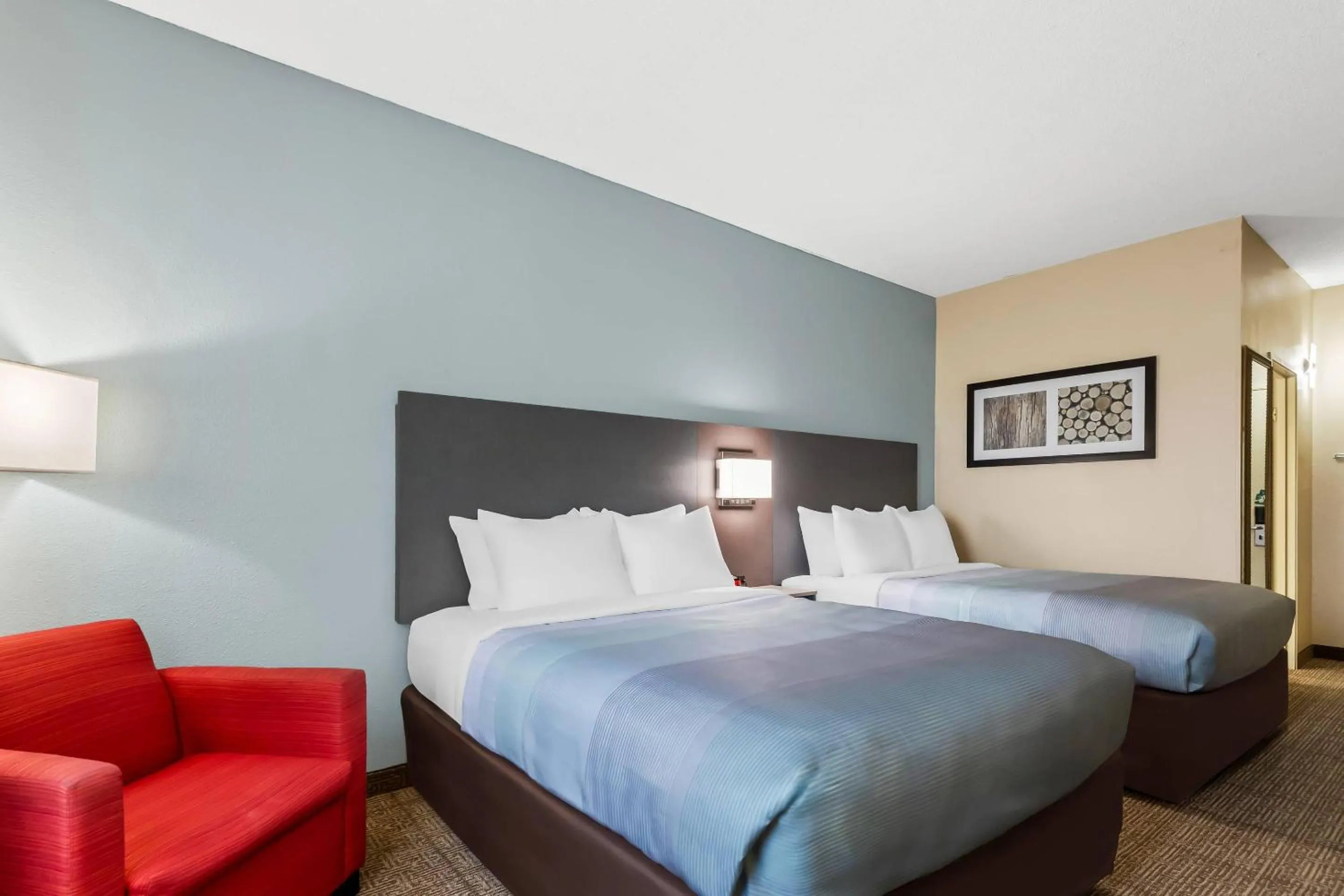 Bedroom, Bed in Quality Inn & Suites Springfield Southwest near I-72