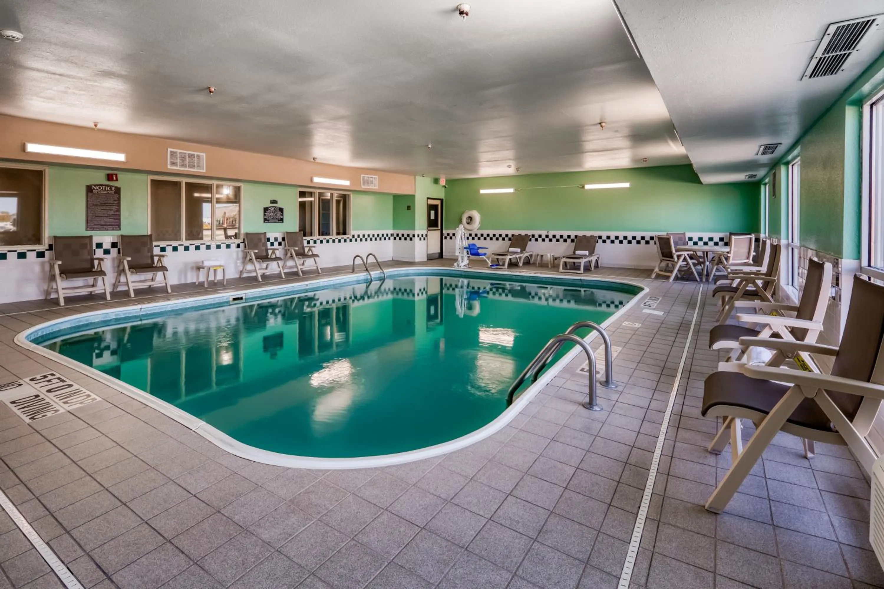 Swimming pool in Quality Inn & Suites Springfield Southwest near I-72