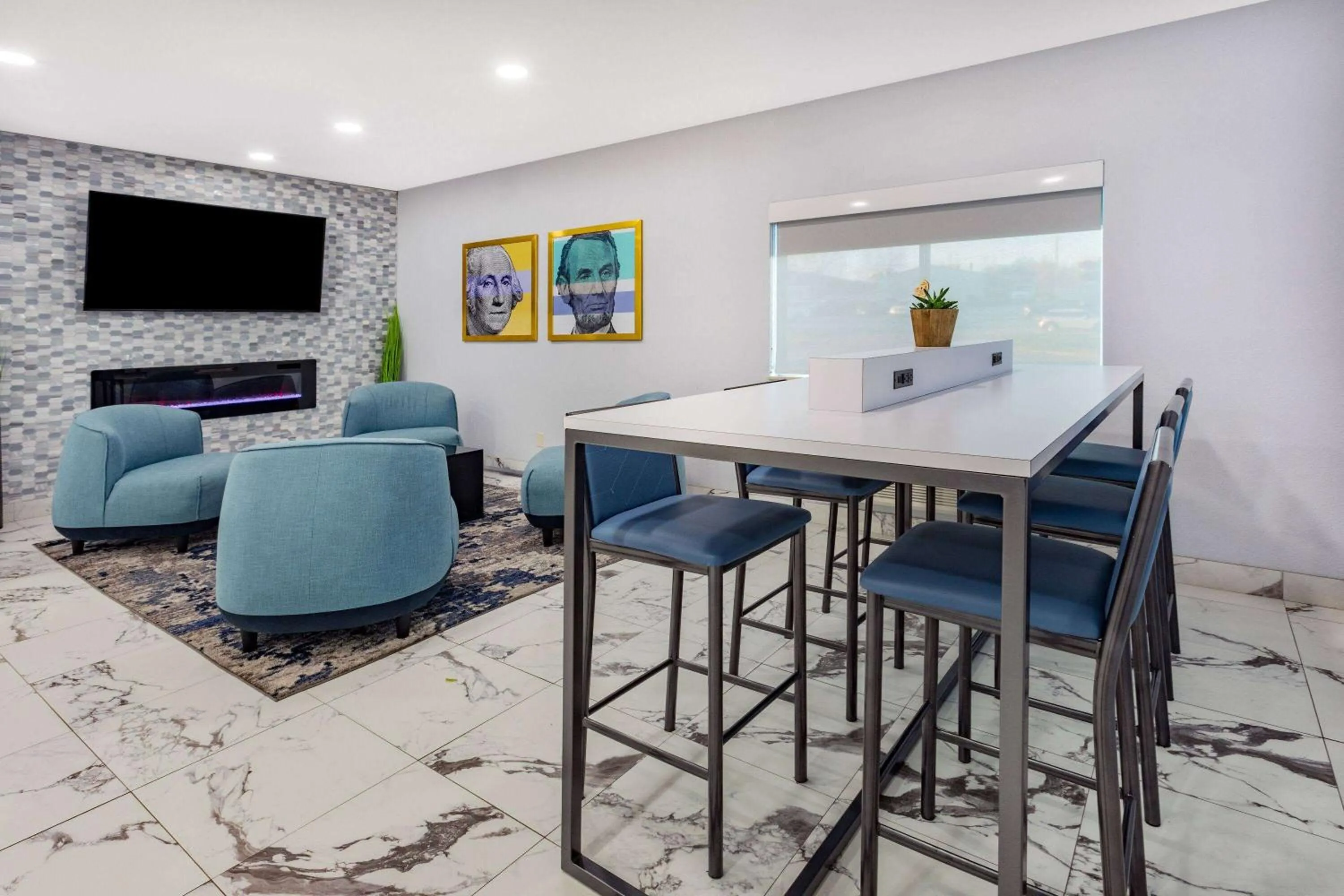 Lobby or reception in AmericInn by Wyndham Quincy