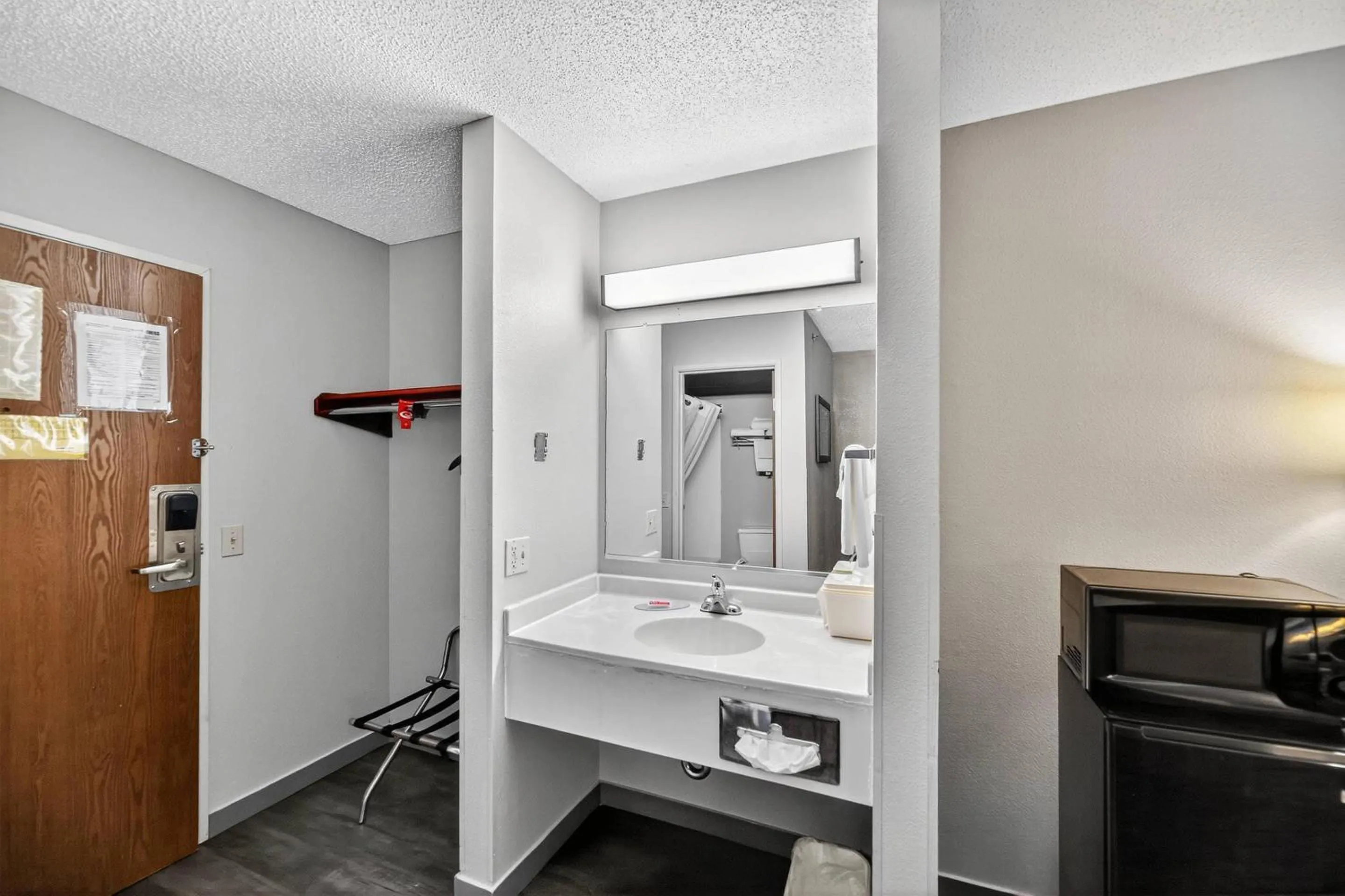 Bedroom in Econo Lodge Princeton