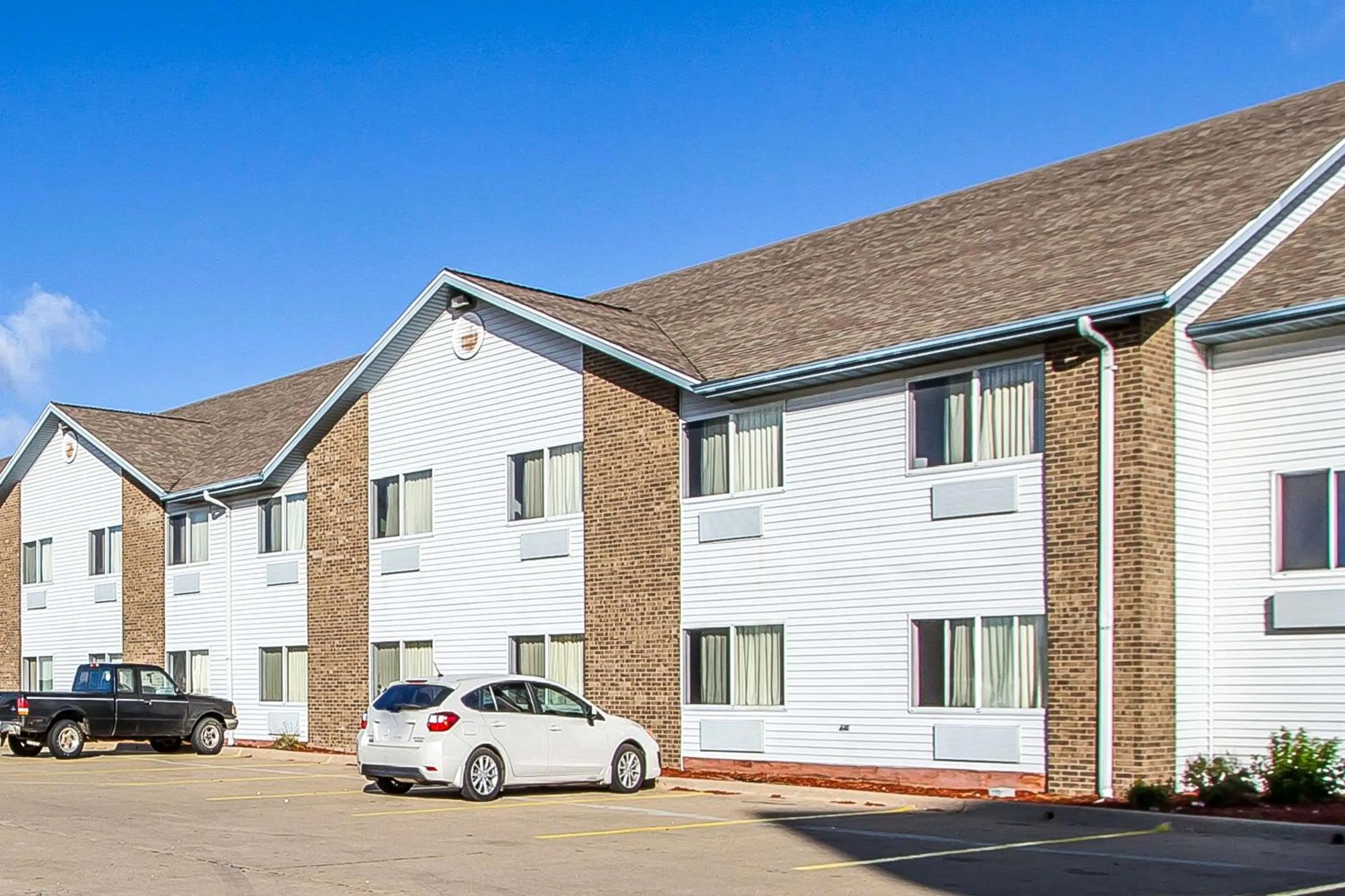 Property building in Econo Lodge Inn & Suites Pekin - Peoria Area
