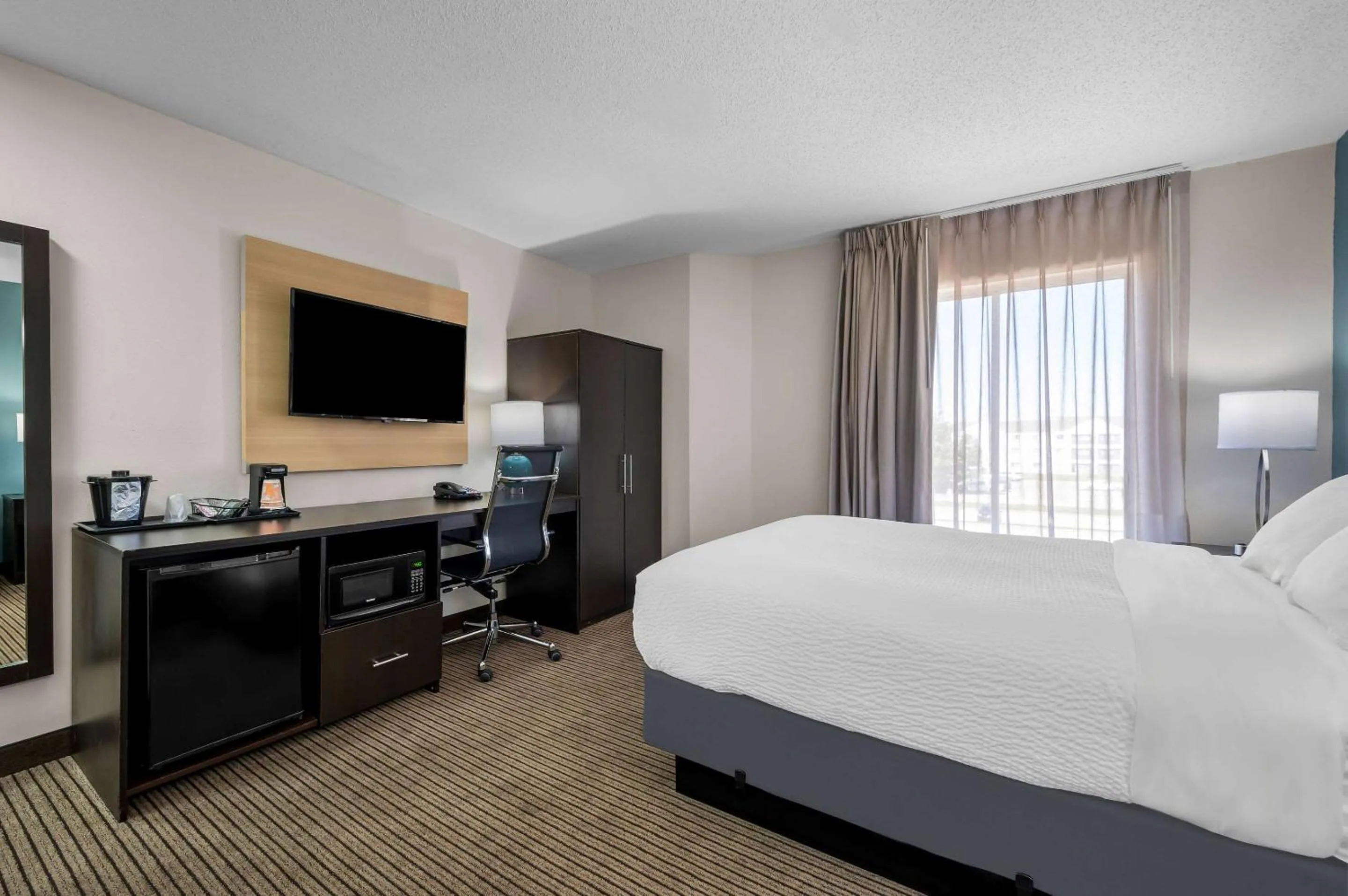 Bedroom, Bed in Sleep Inn Springfield West