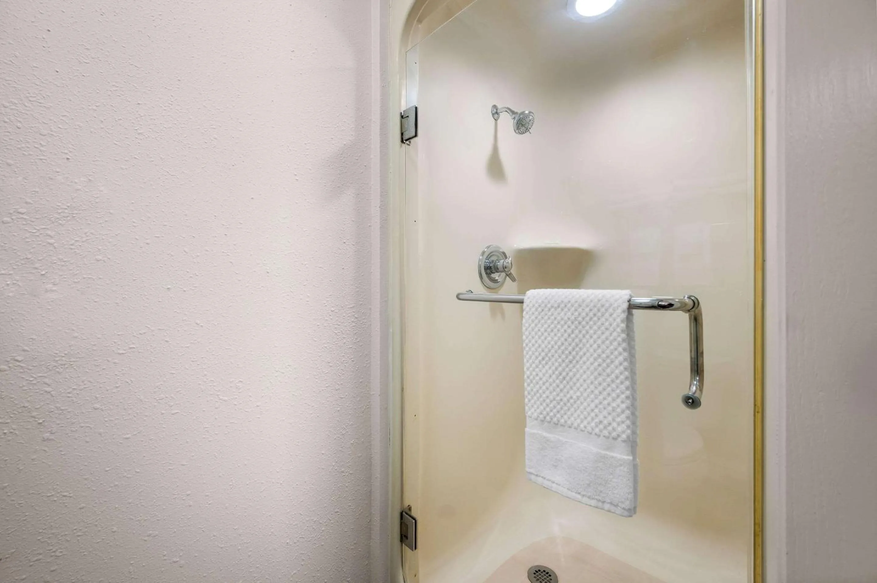 Bedroom in Sleep Inn Springfield West