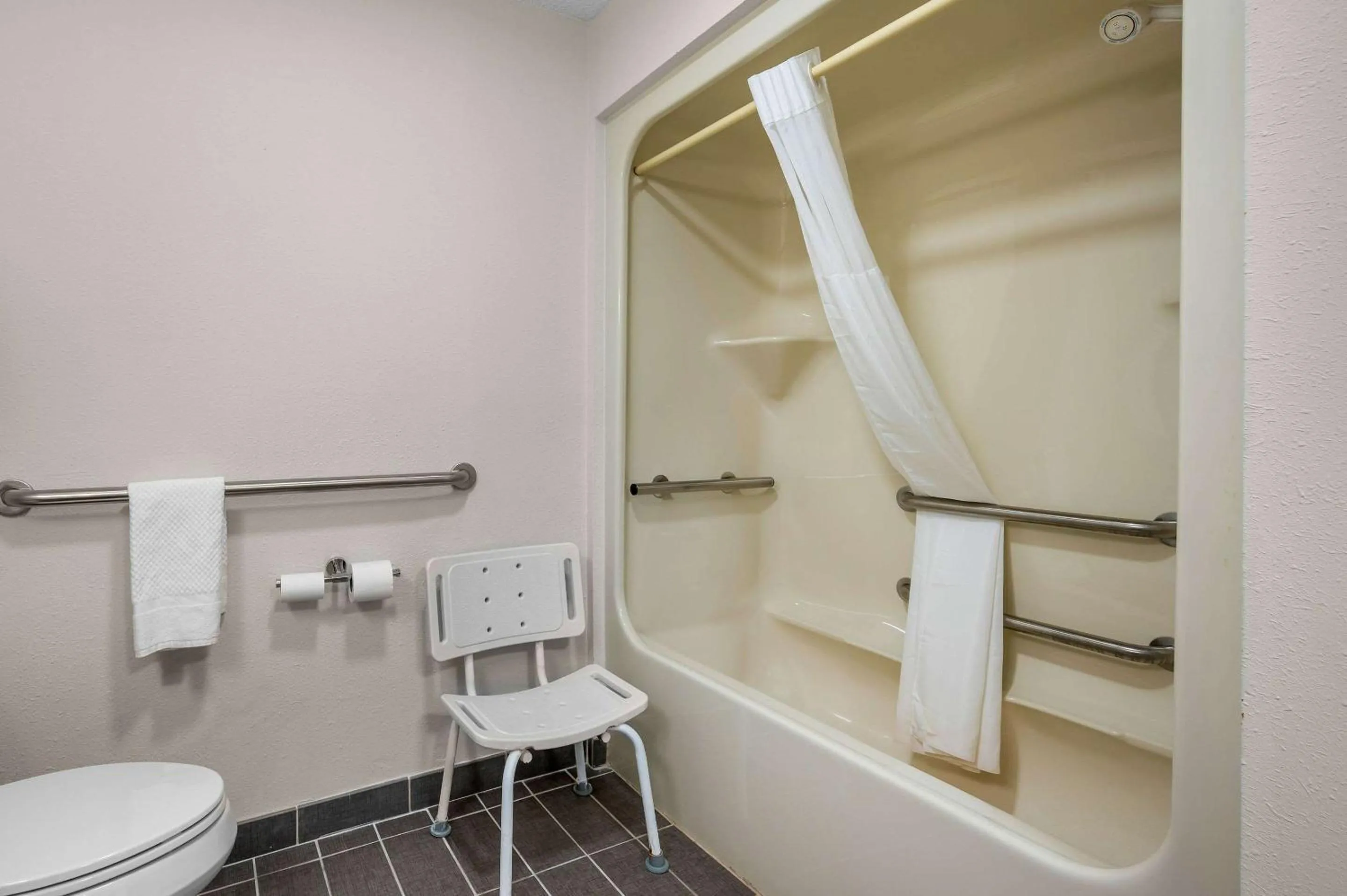 Bedroom in Sleep Inn Springfield West