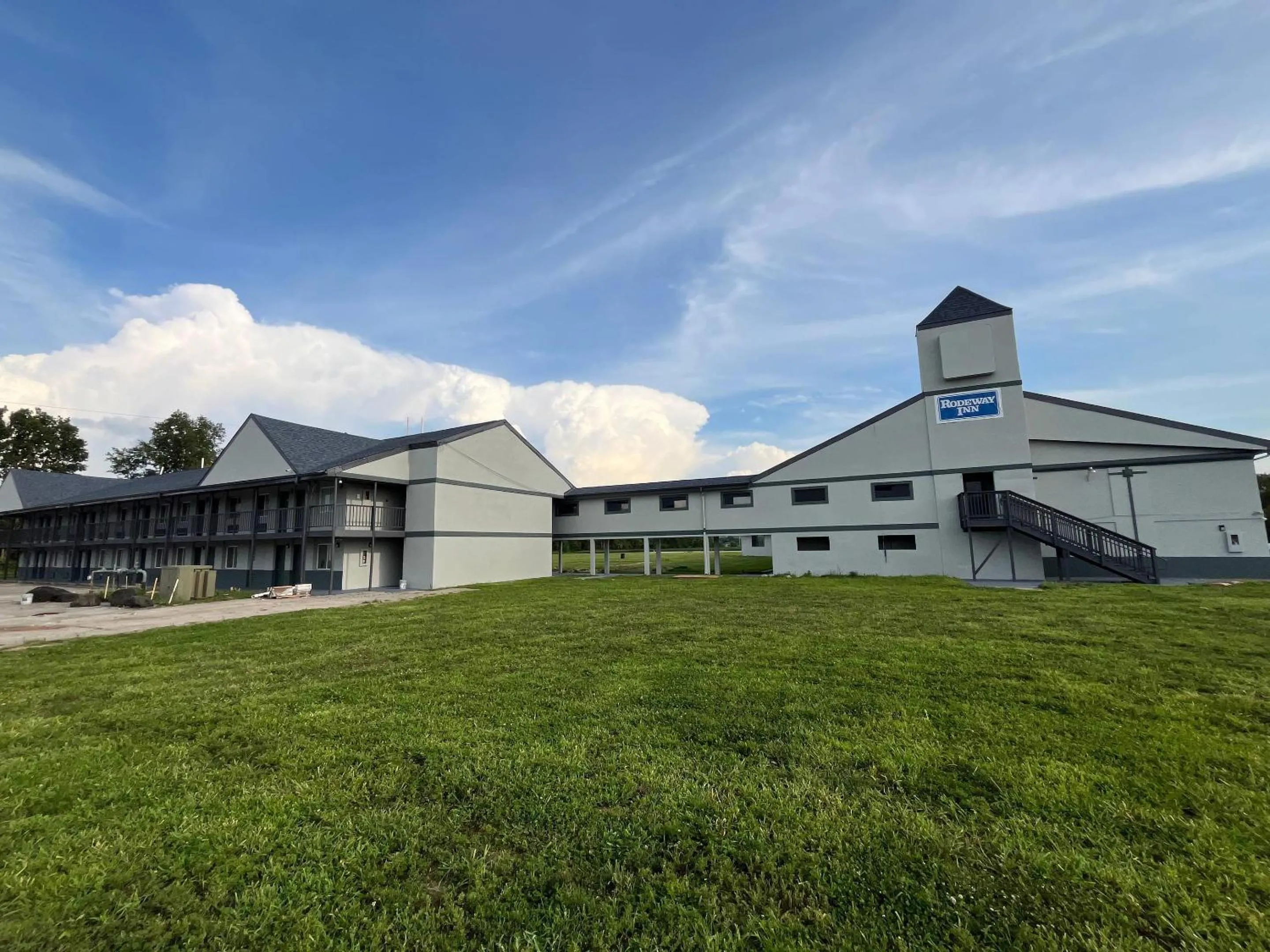 Property building in Rodeway Inn