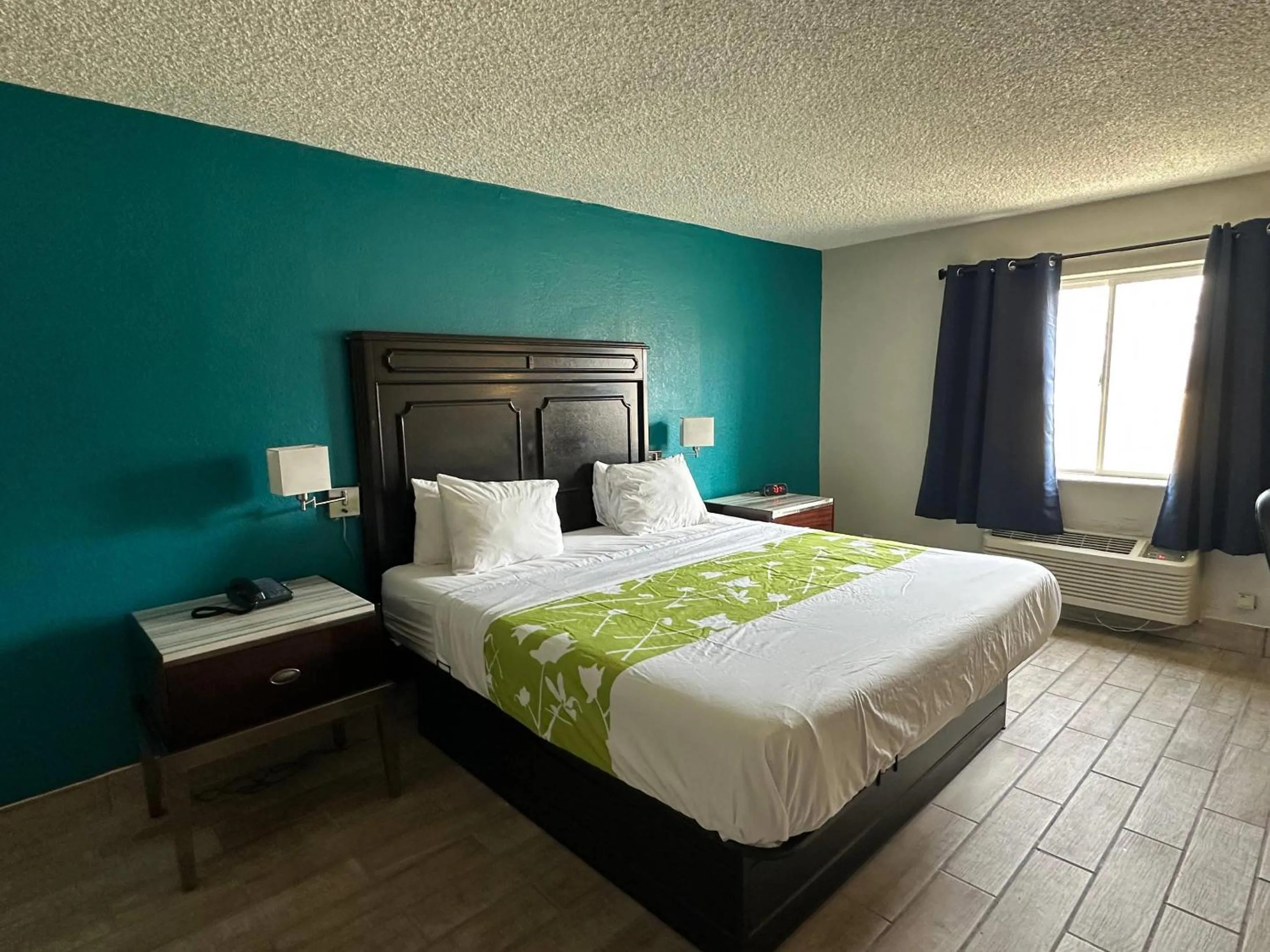 Bedroom, Bed in Rodeway Inn