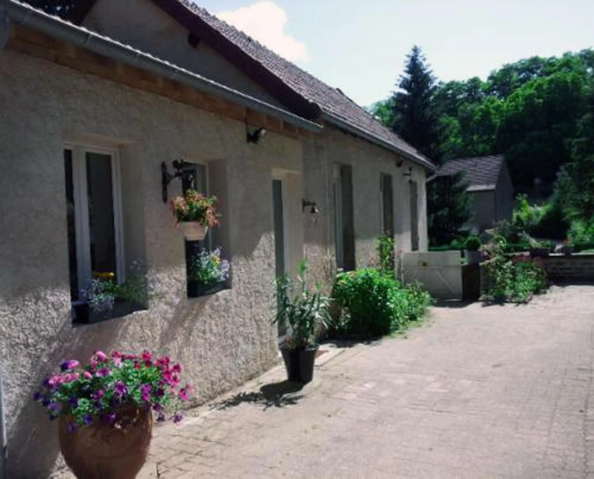 Property building in LA PROVIDENCE, chambres d'hôtes