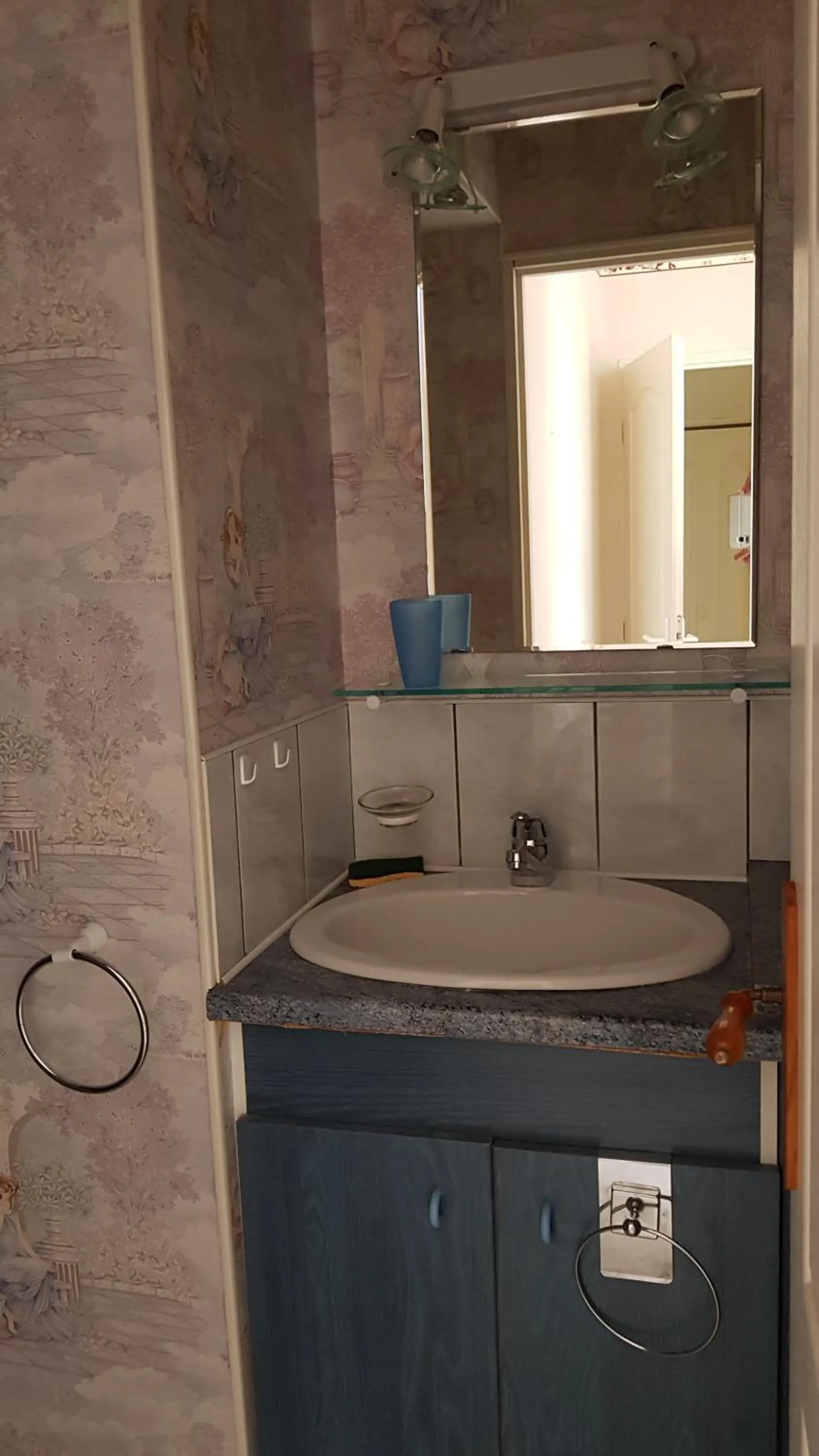 Bathroom in LA PROVIDENCE, chambres d'hôtes