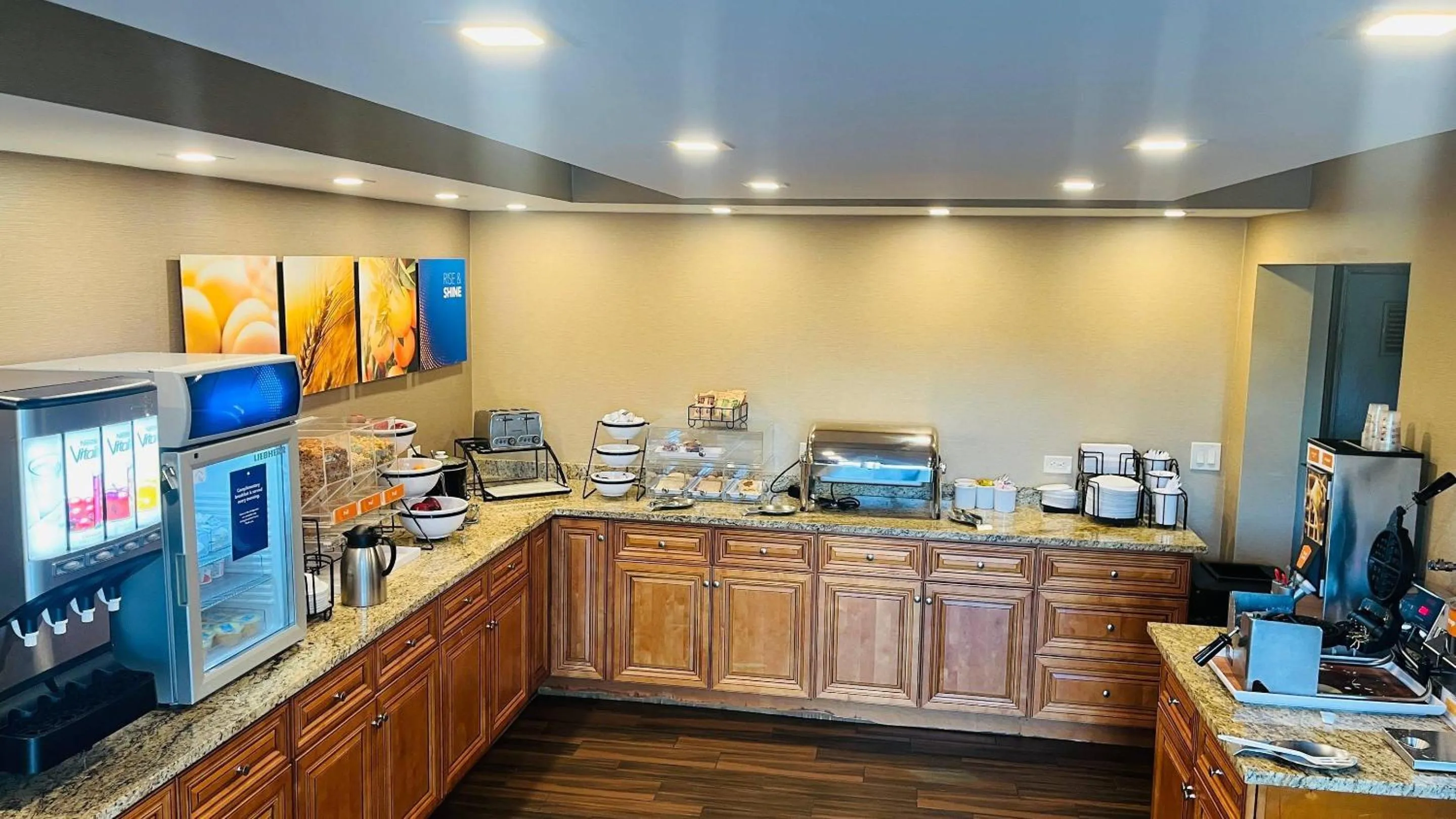 Breakfast in Comfort Inn & Suites Rochelle - DeKalb