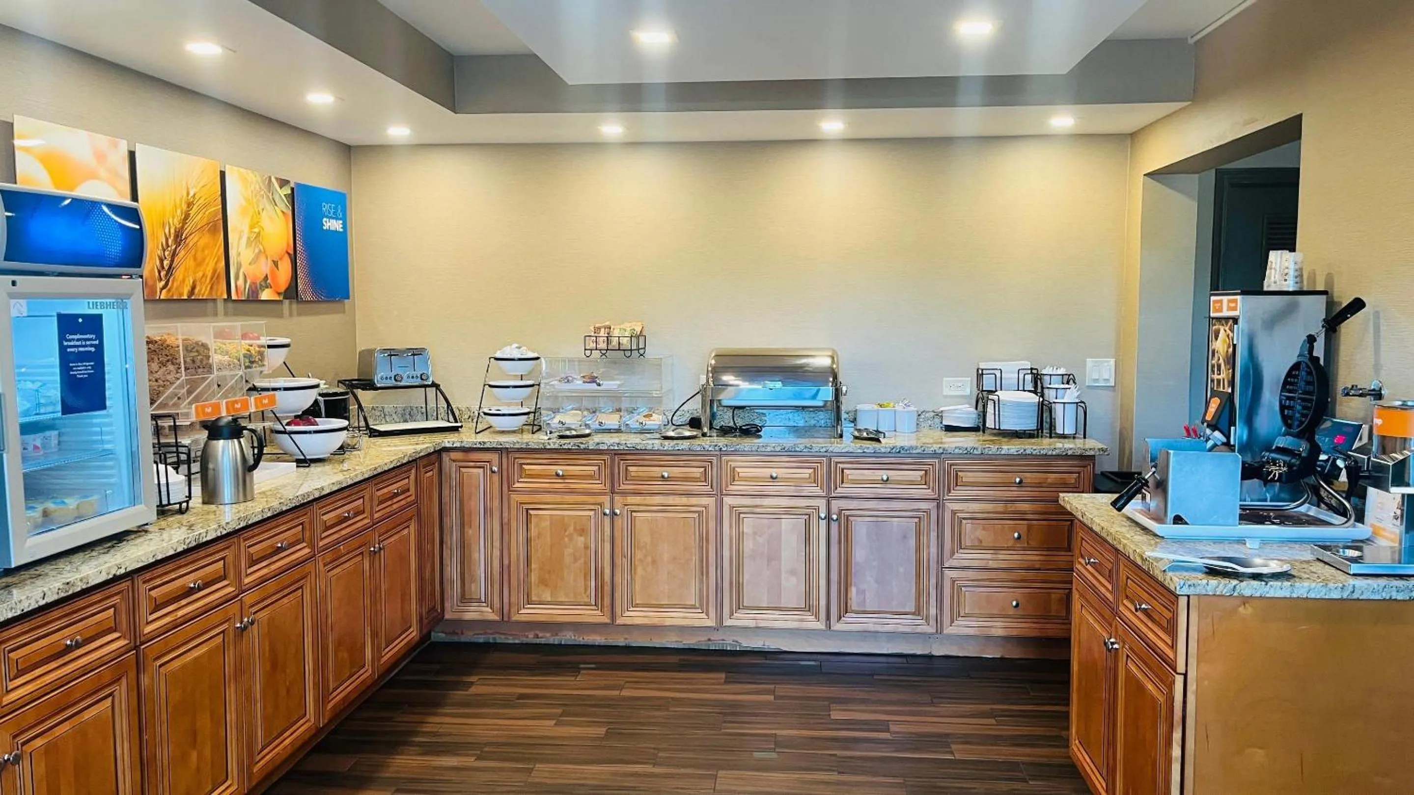 Breakfast in Comfort Inn & Suites Rochelle - DeKalb