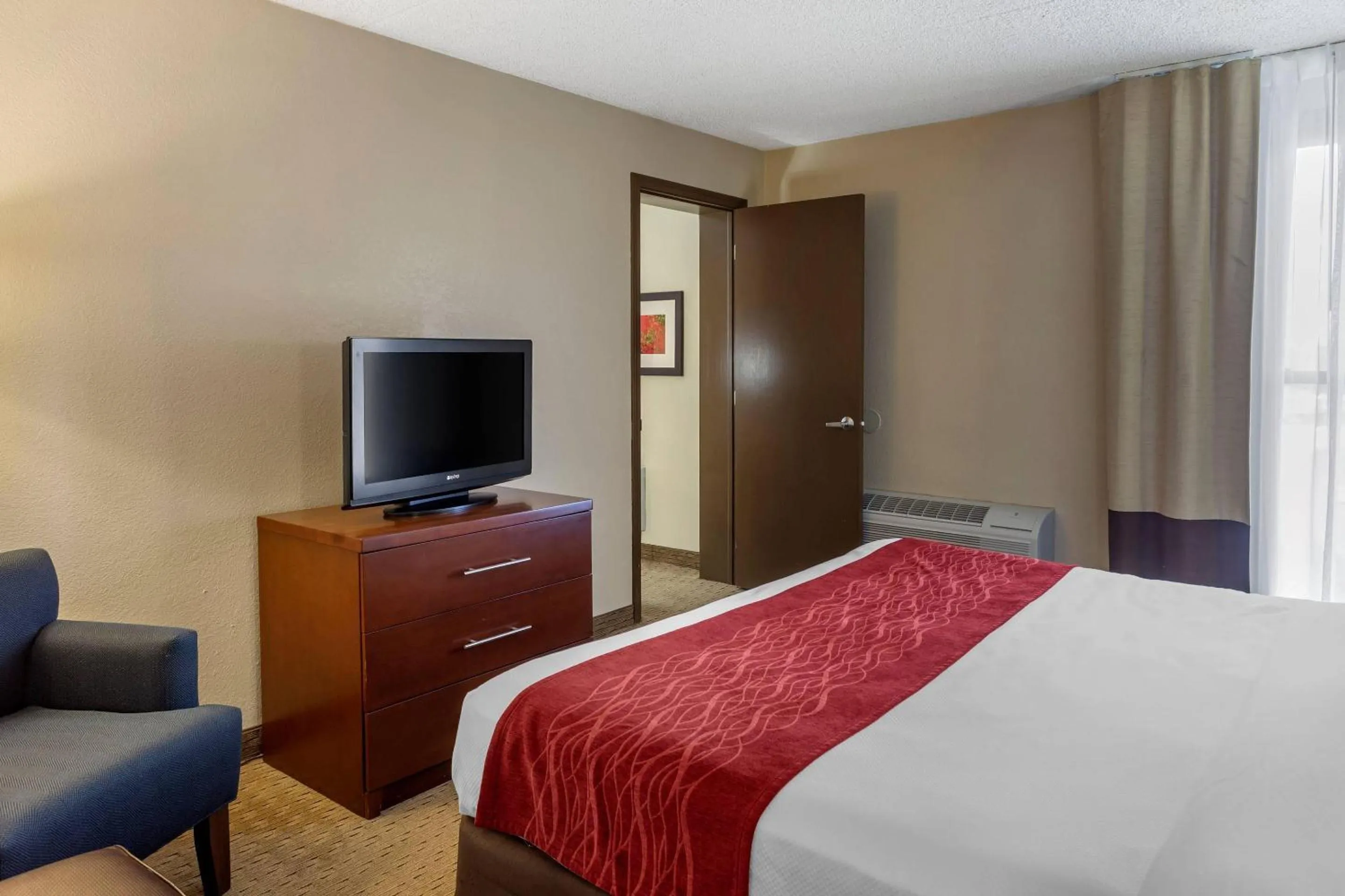 Bedroom in Comfort Inn & Suites Rochelle - DeKalb