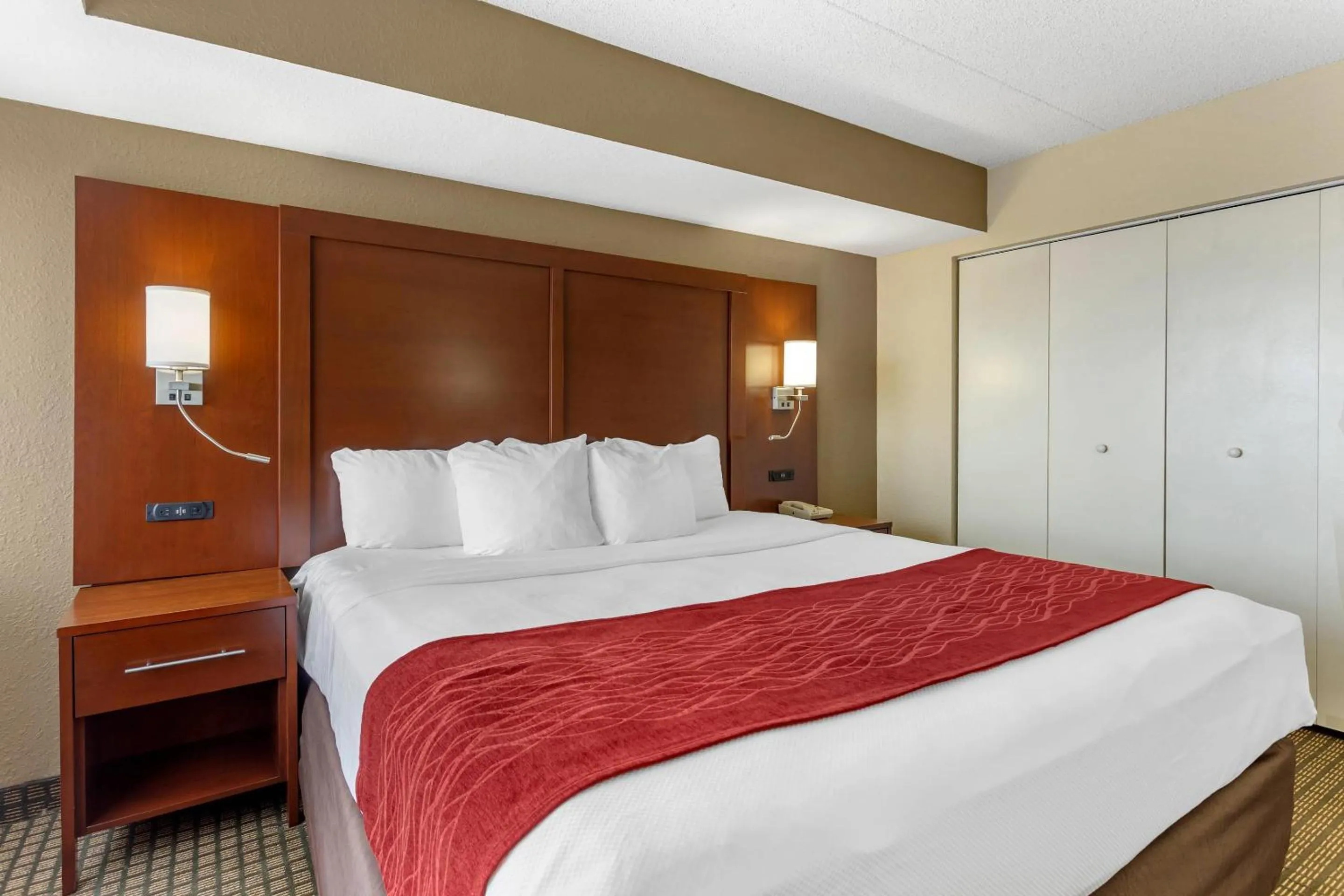 Bedroom in Comfort Inn & Suites Rochelle - DeKalb