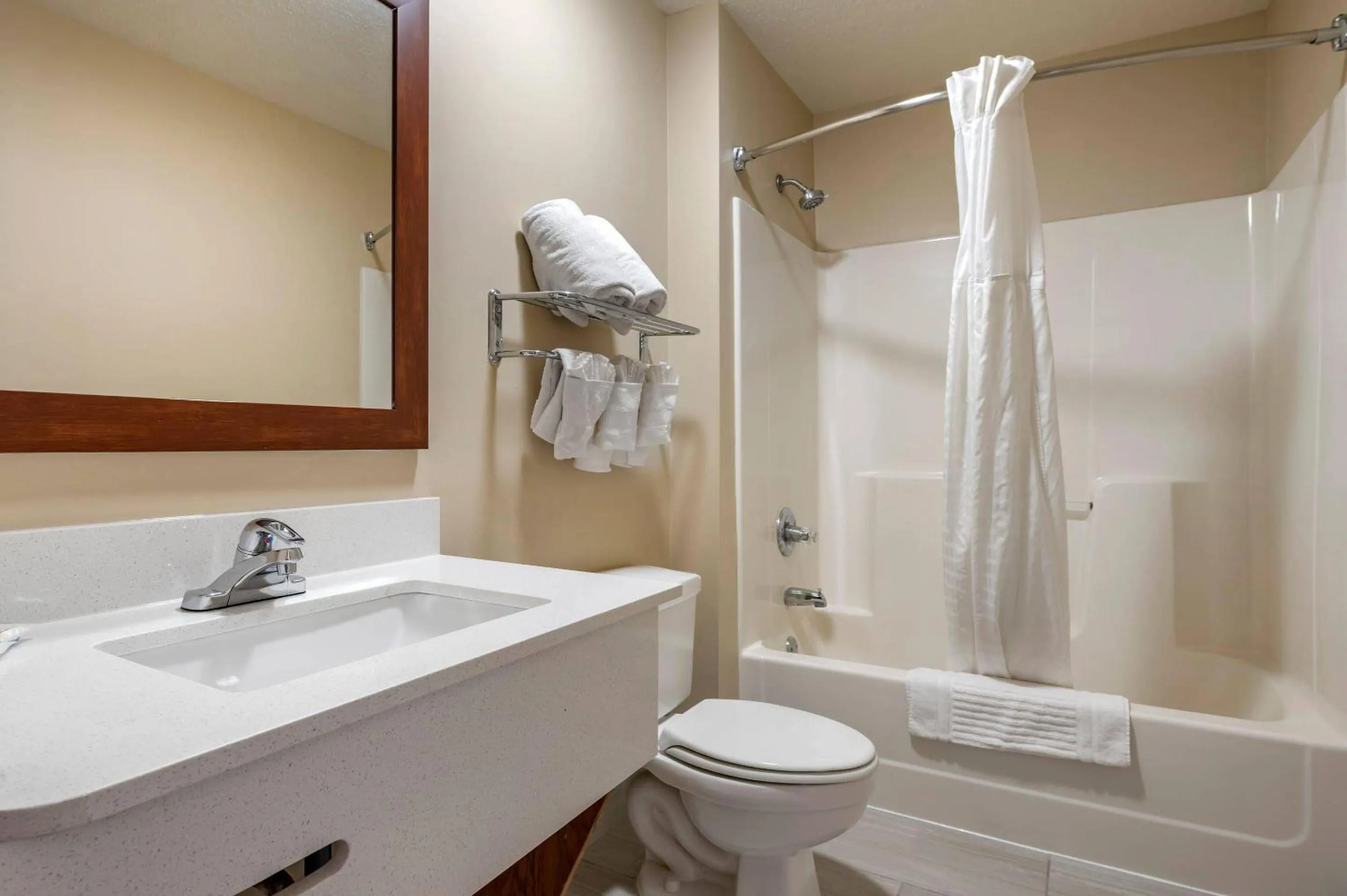 Bedroom in Comfort Inn Romeoville - Bolingbrook