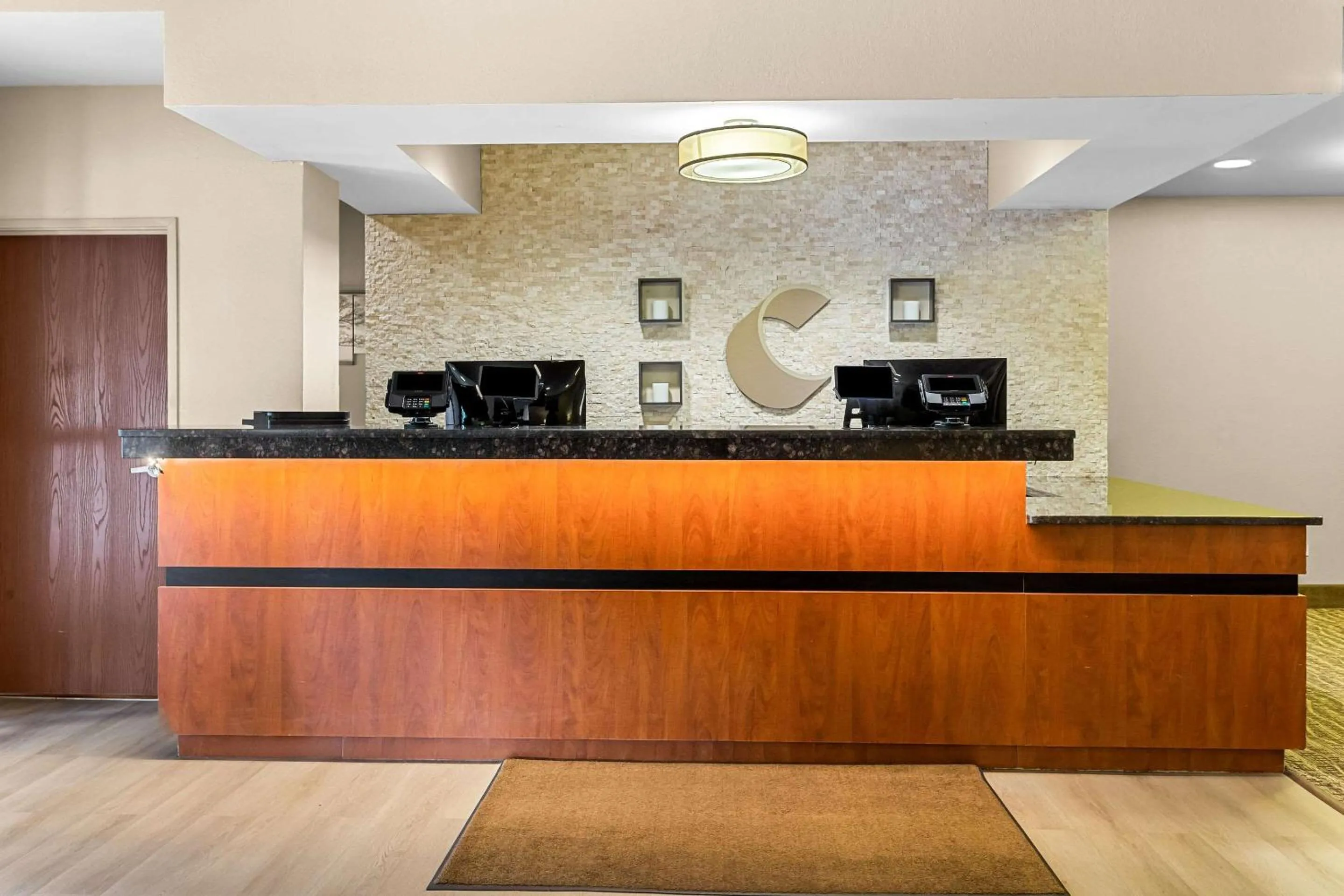 Lobby or reception in Comfort Suites Grayslake near Libertyville North