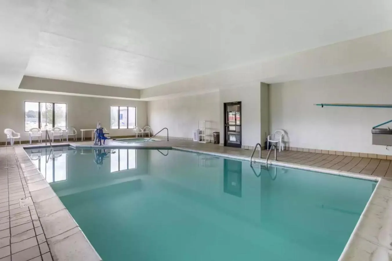 Swimming pool in Comfort Inn & Suites Carbondale University Area