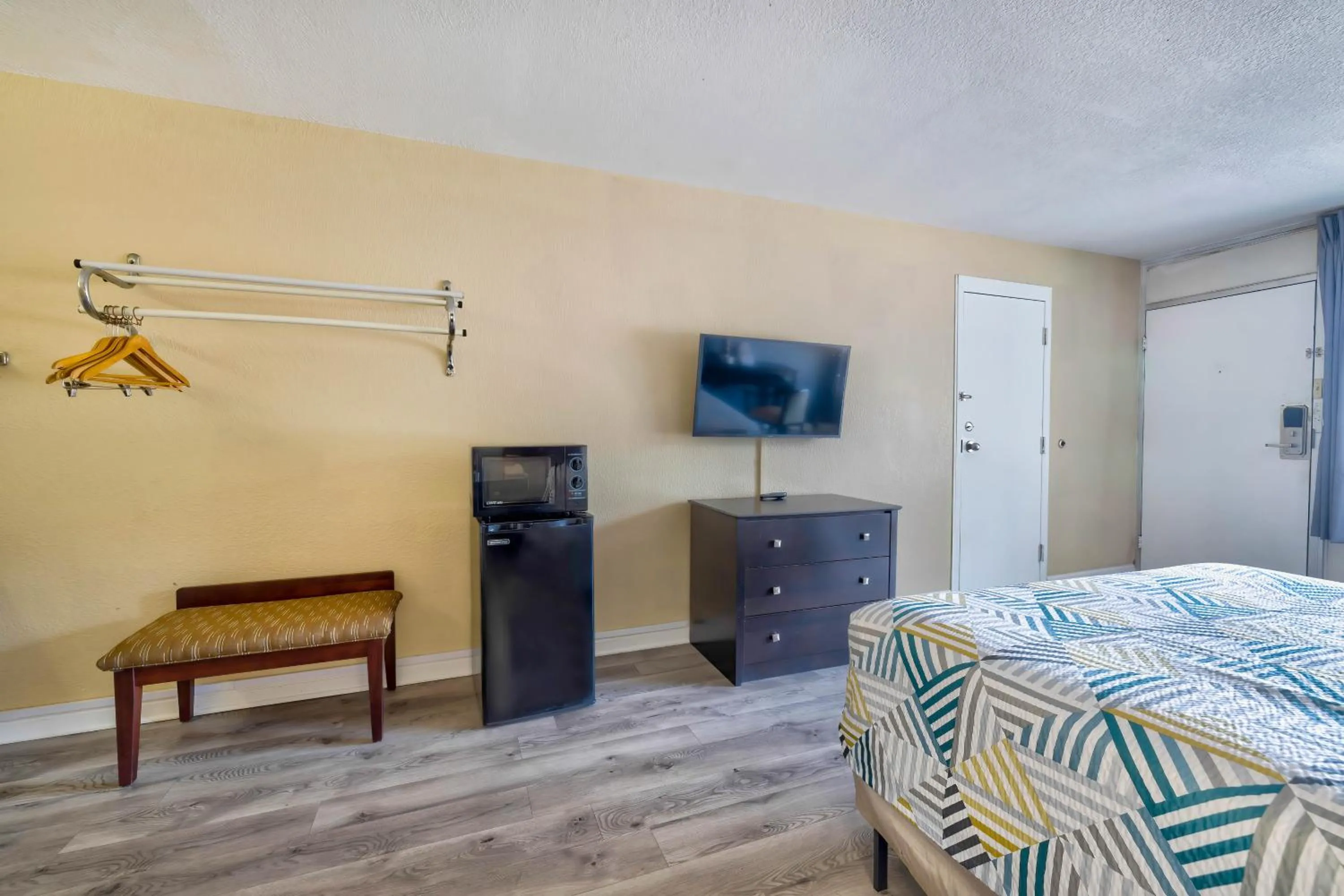 Bed in Motel 6 Effingham, IL