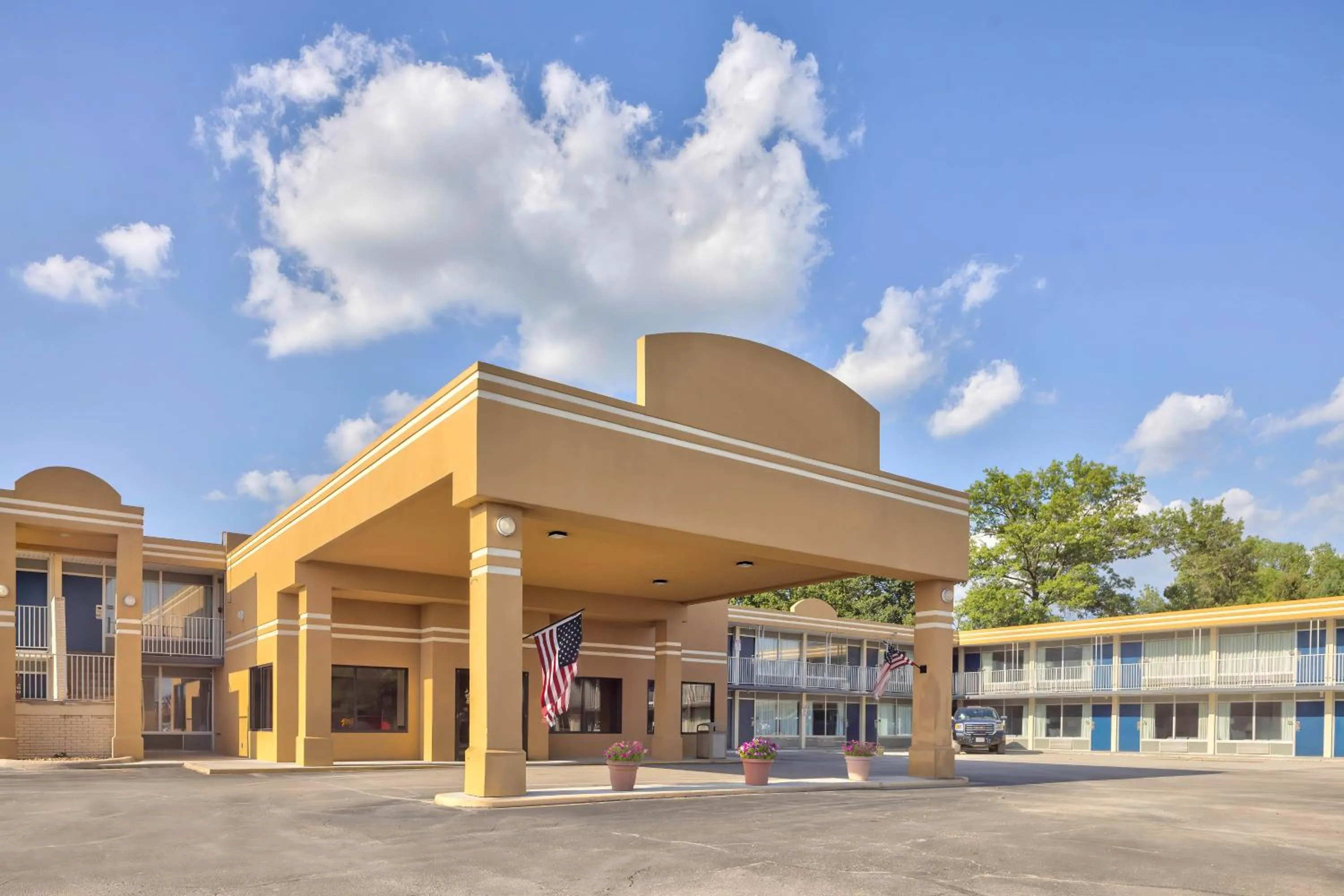 Property building in Motel 6 Effingham, IL