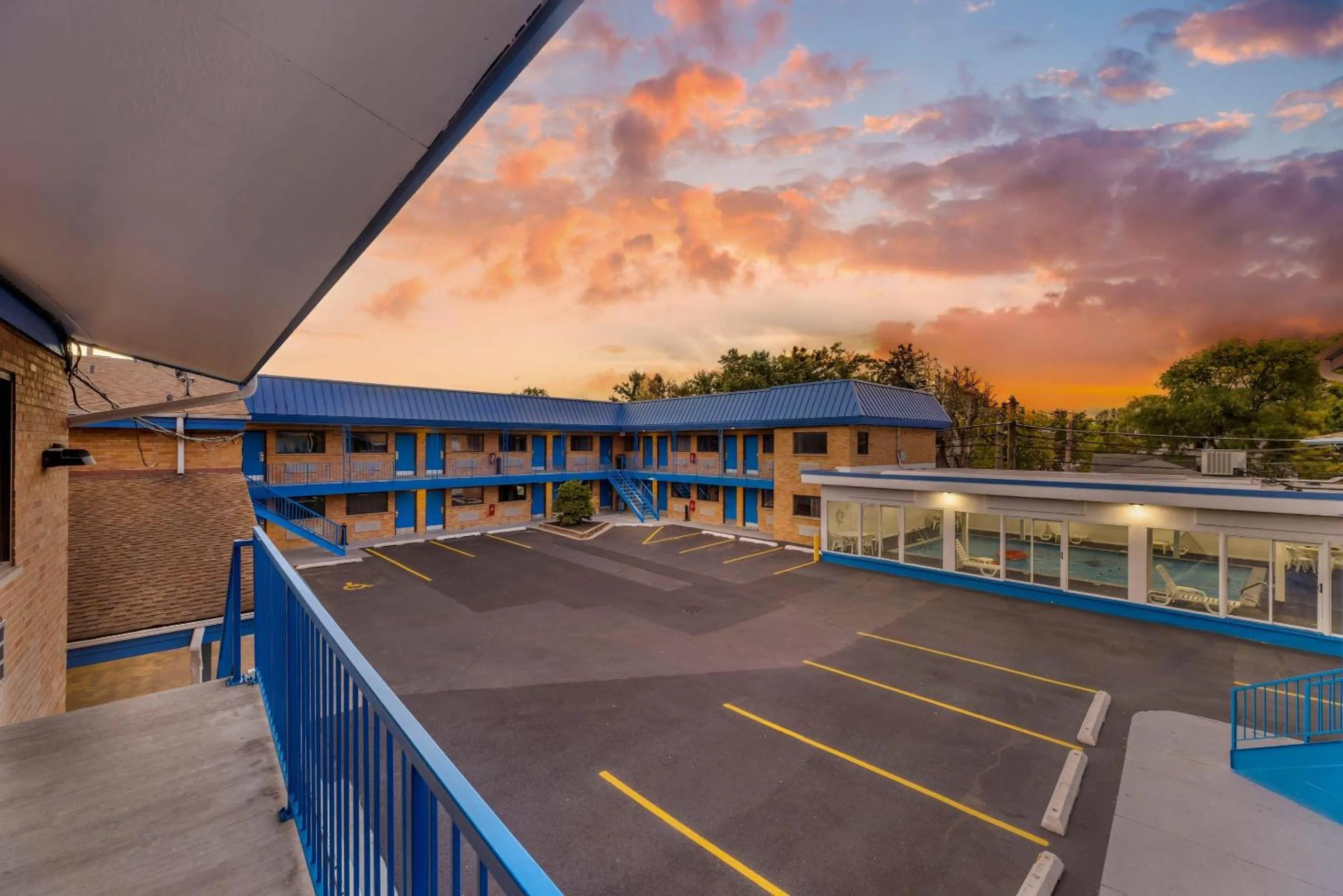 Property building in Rodeway Inn Lyons - La Grange