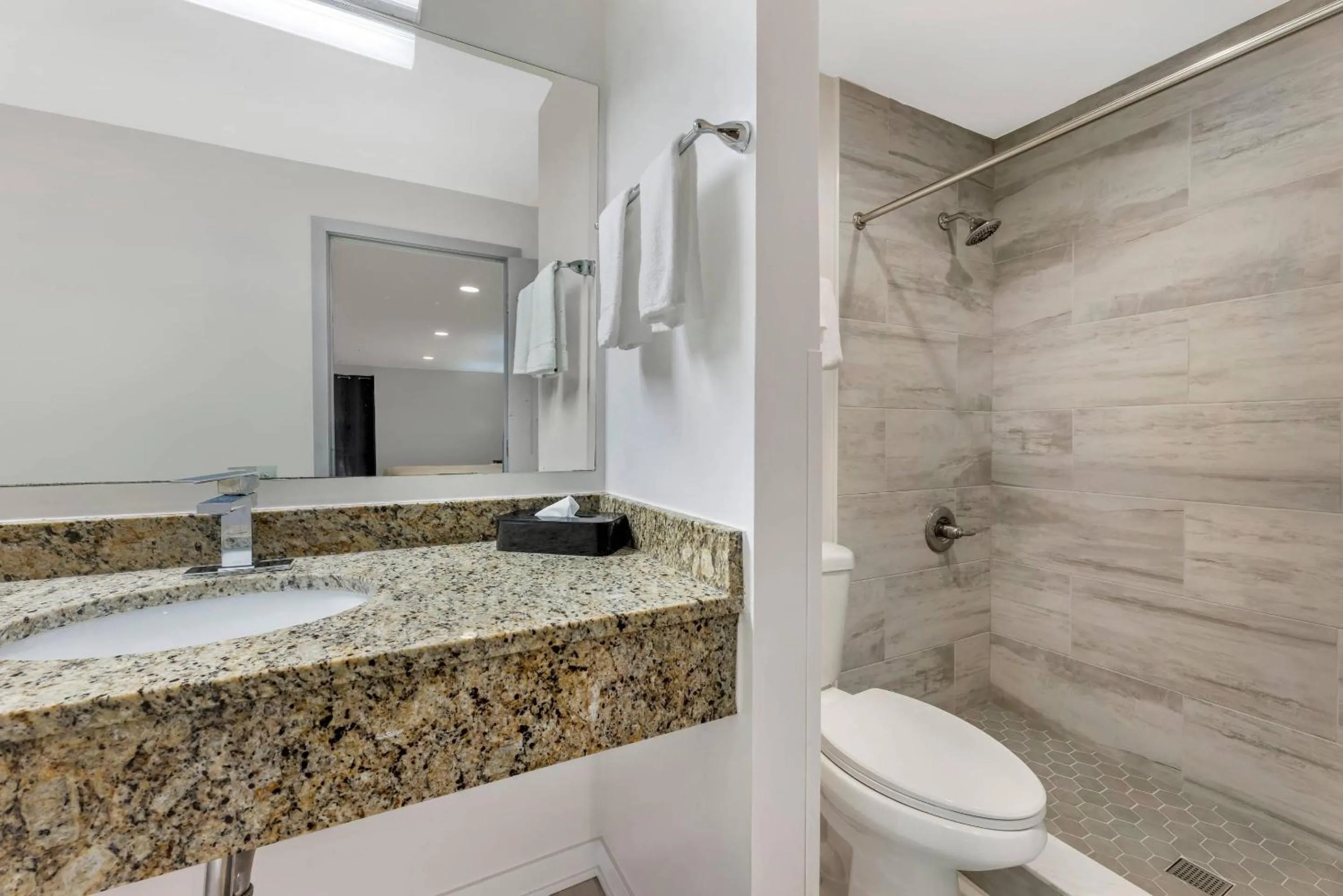 Bedroom in Rodeway Inn Lyons - La Grange