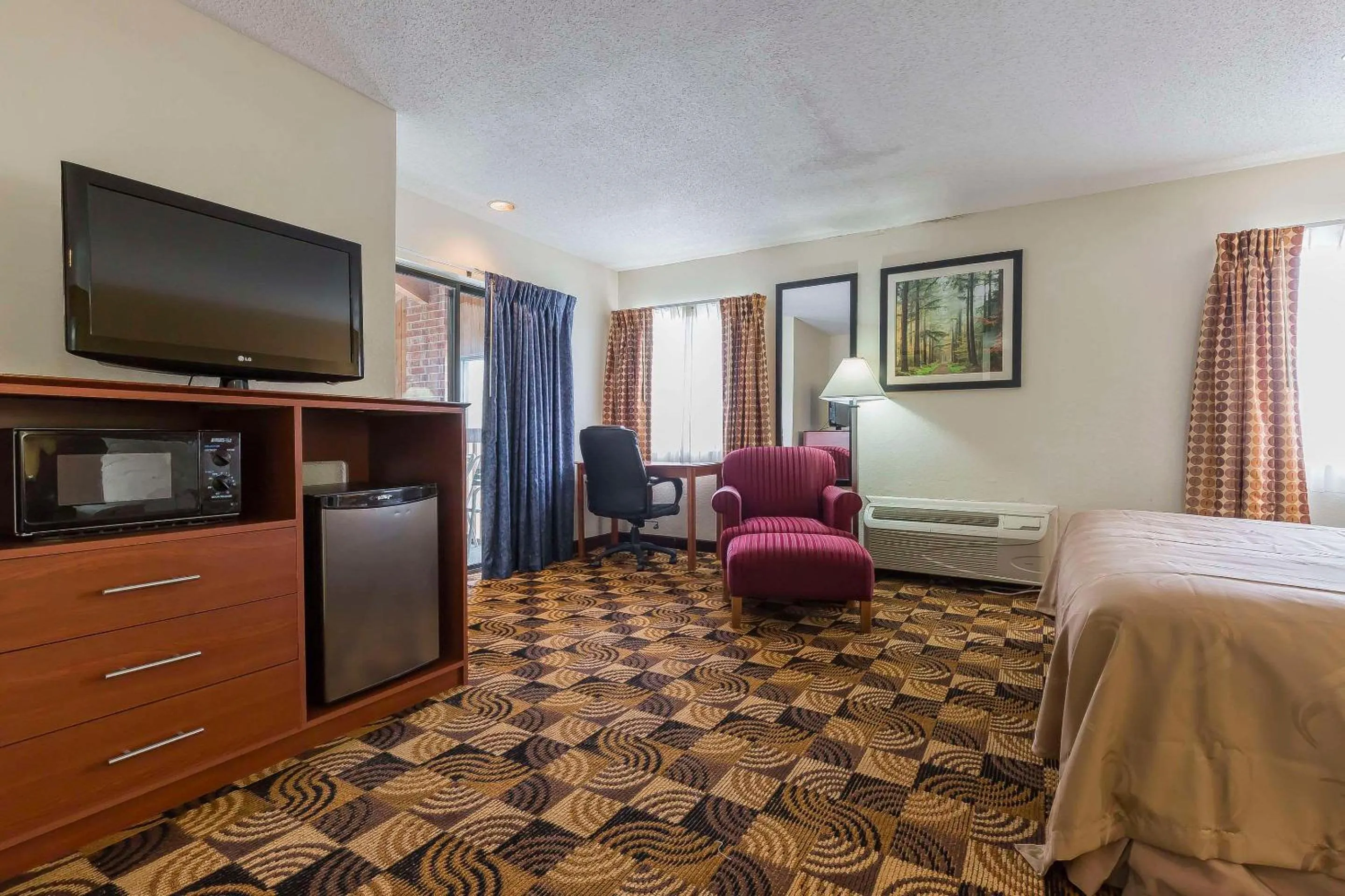 Bedroom, Bed in Quality Inn Sycamore - DeKalb