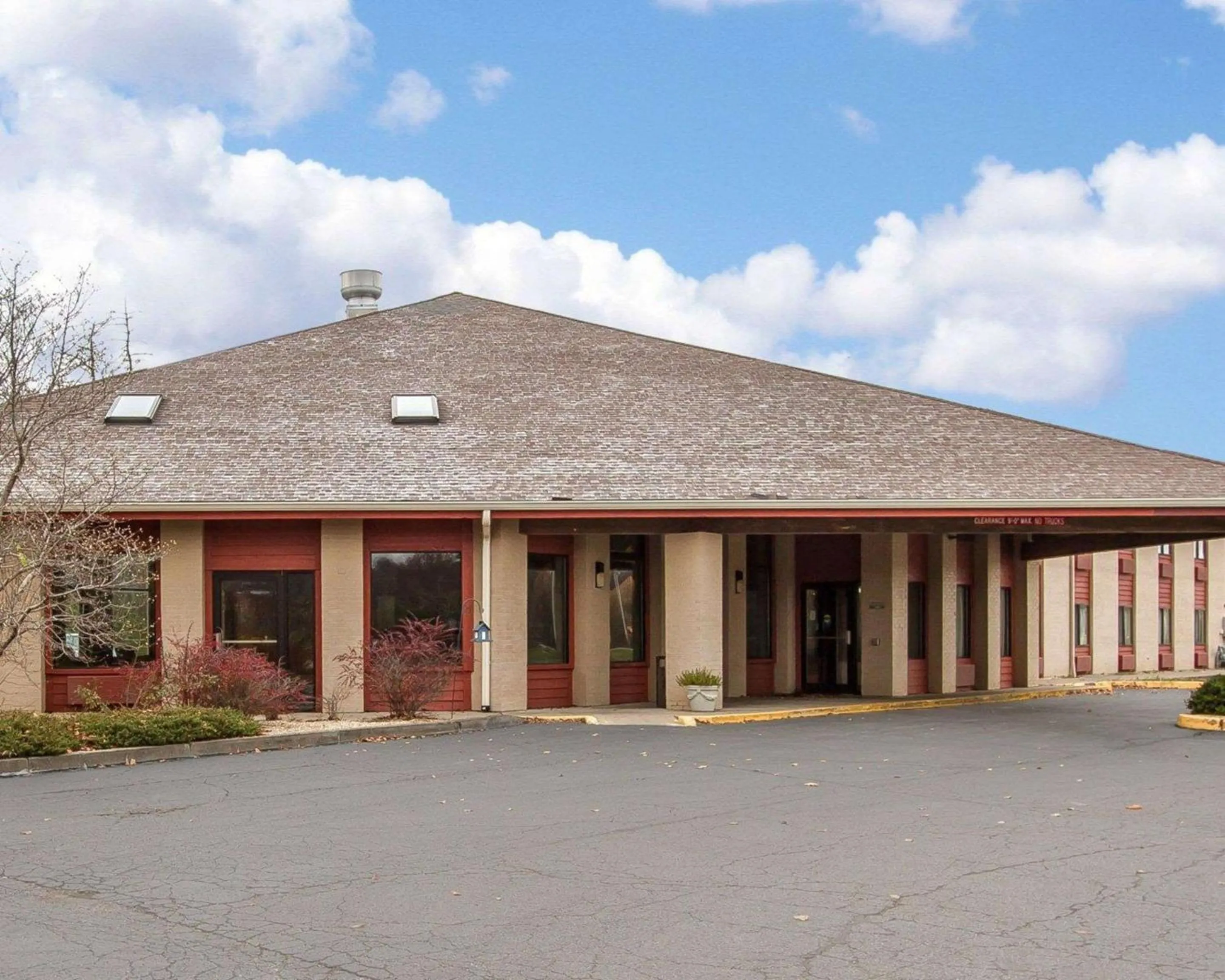 Property building in Quality Inn Macomb near University Area