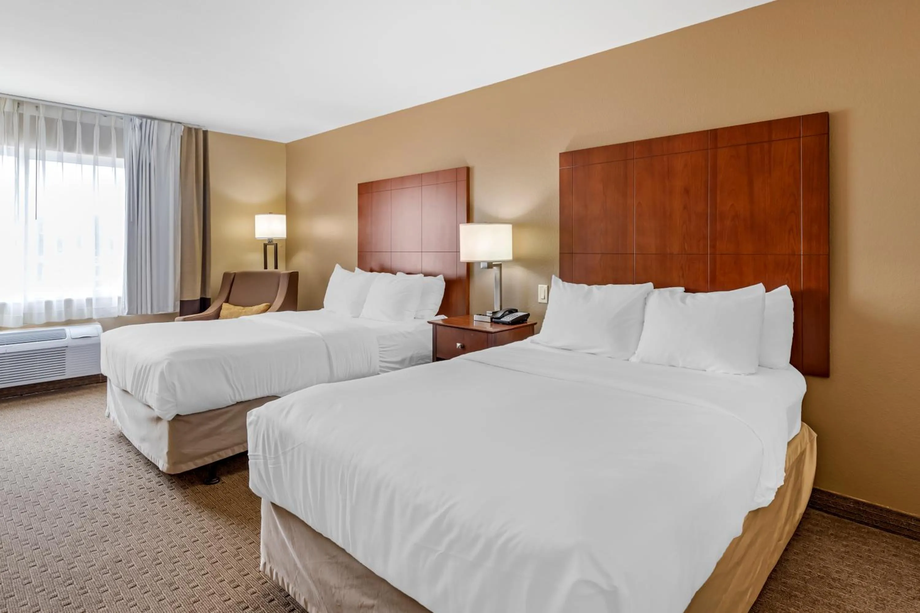 Bed in Comfort Inn & Suites East Moline near I-80