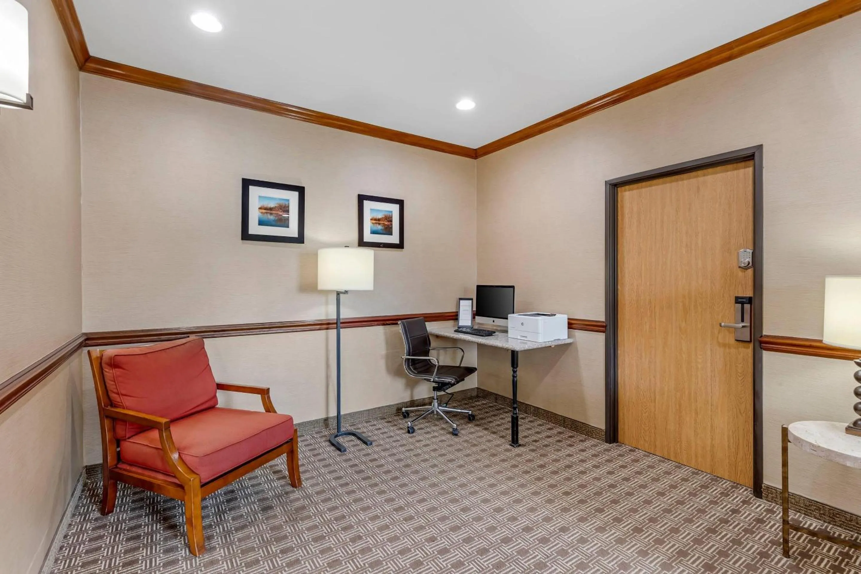 Business facilities in Comfort Inn & Suites East Moline near I-80