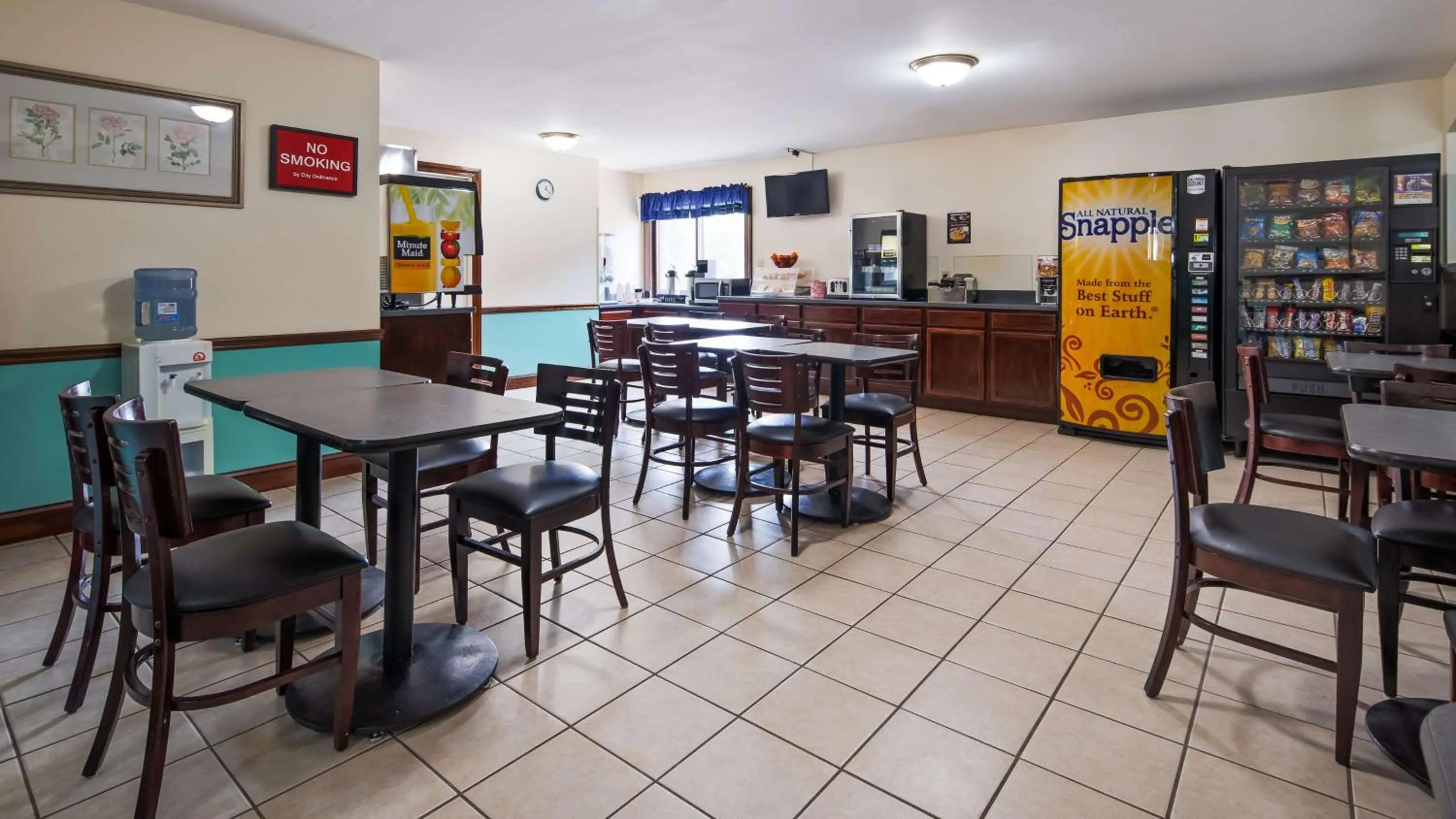 Restaurant/places to eat in SureStay Hotel by Best Western Greenville