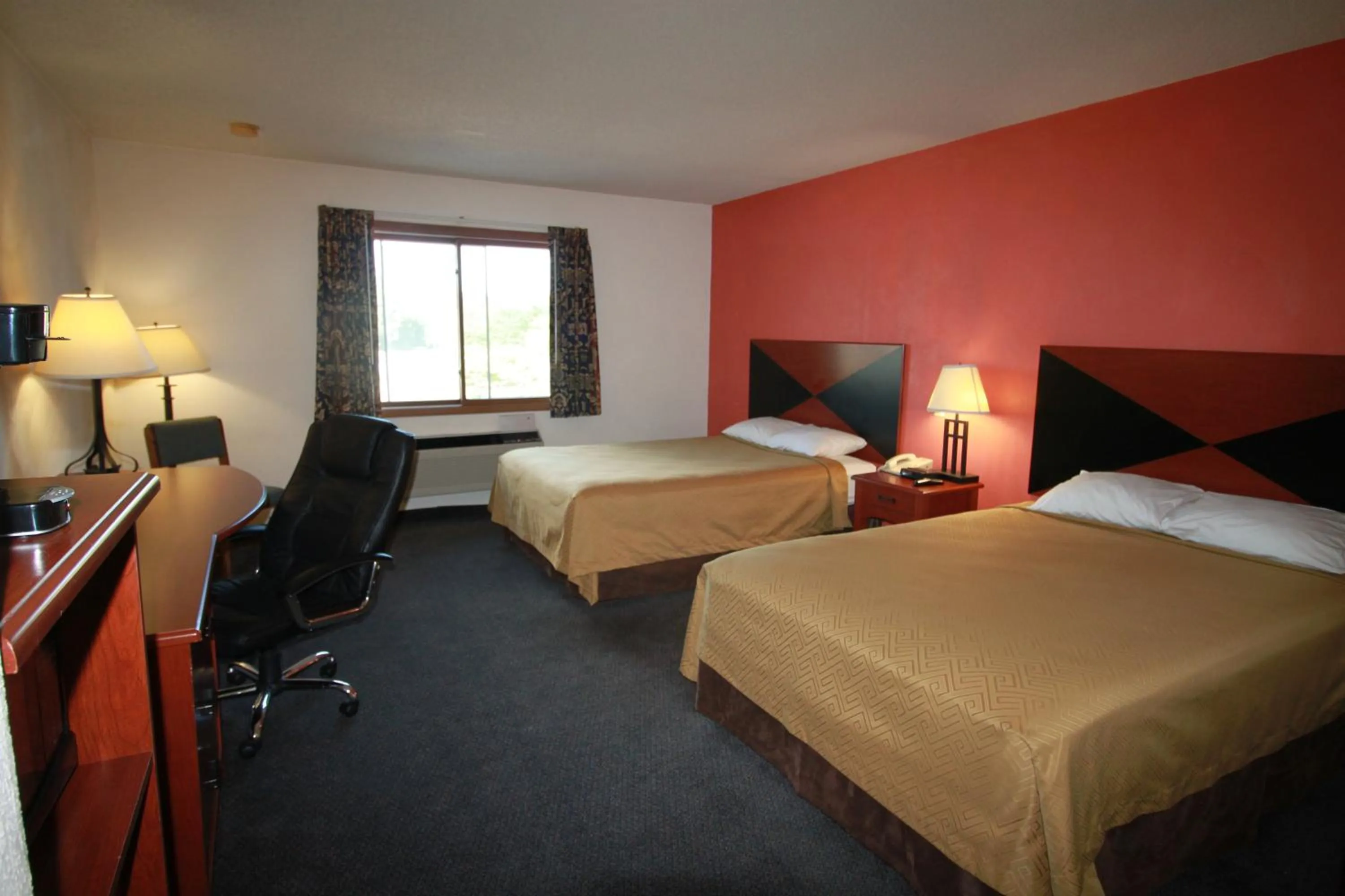 Photo of the whole room, Bed in SureStay Hotel by Best Western Greenville