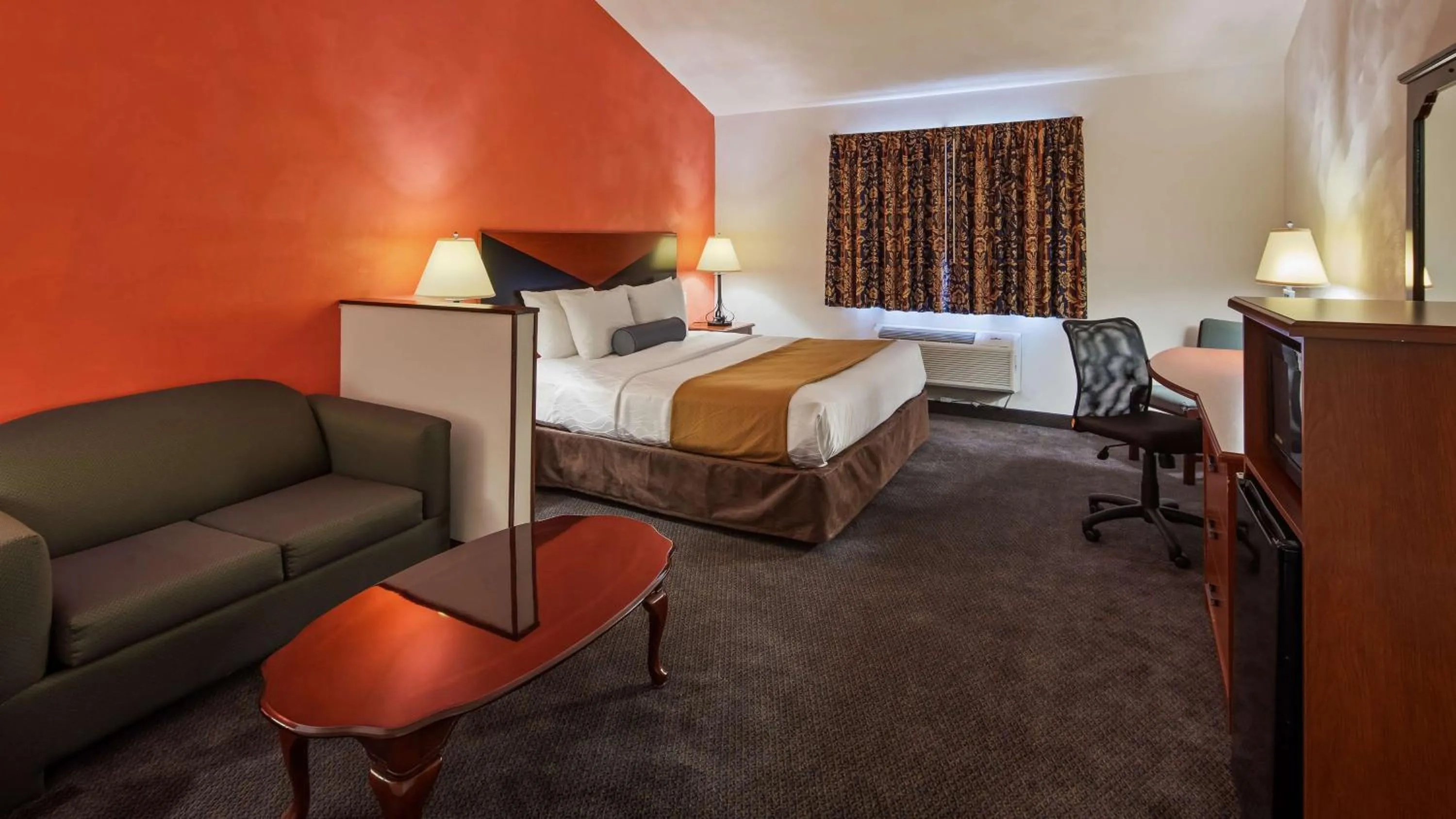Photo of the whole room, Bed in SureStay Hotel by Best Western Greenville