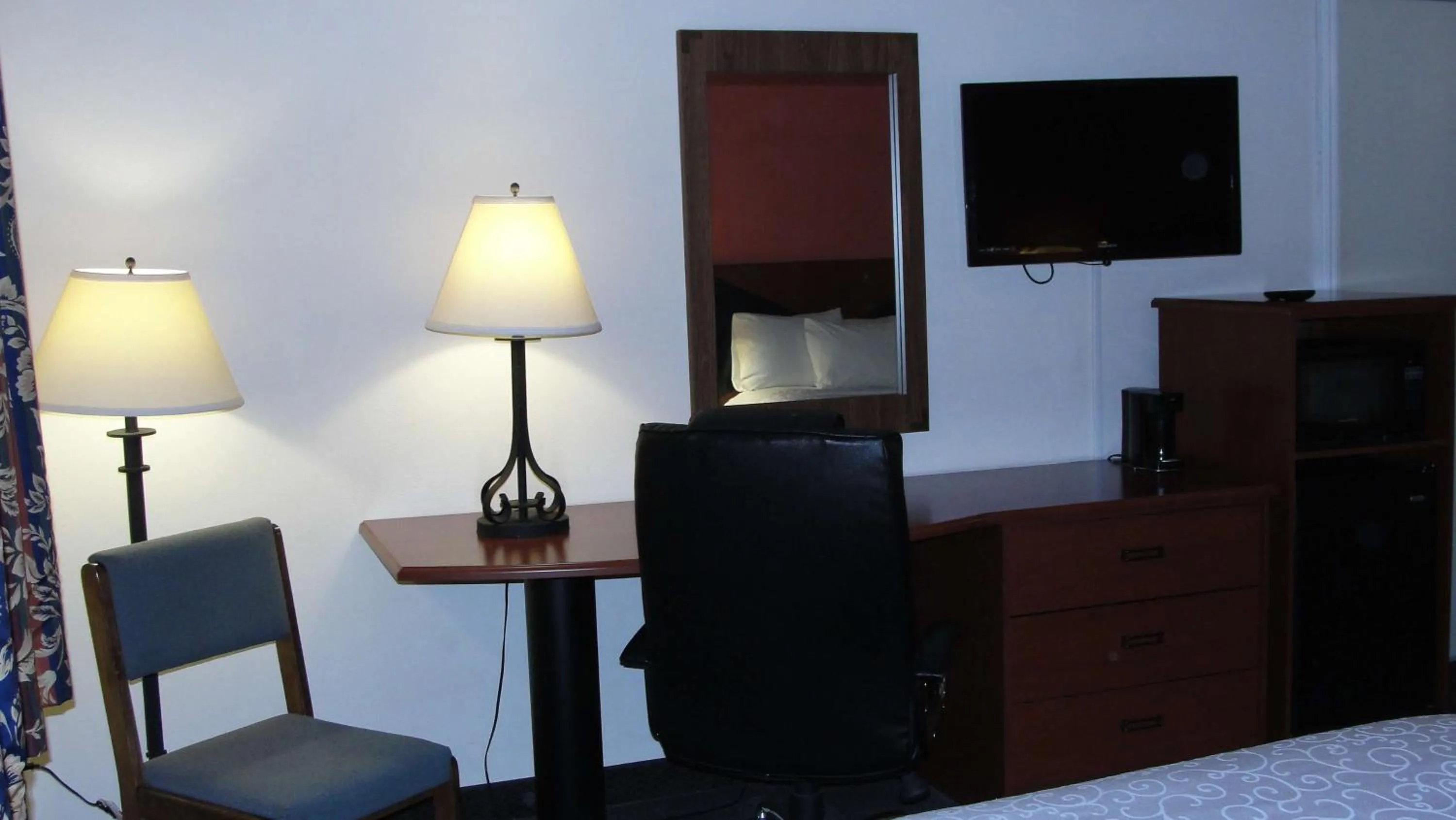 Other, Bed in SureStay Hotel by Best Western Greenville