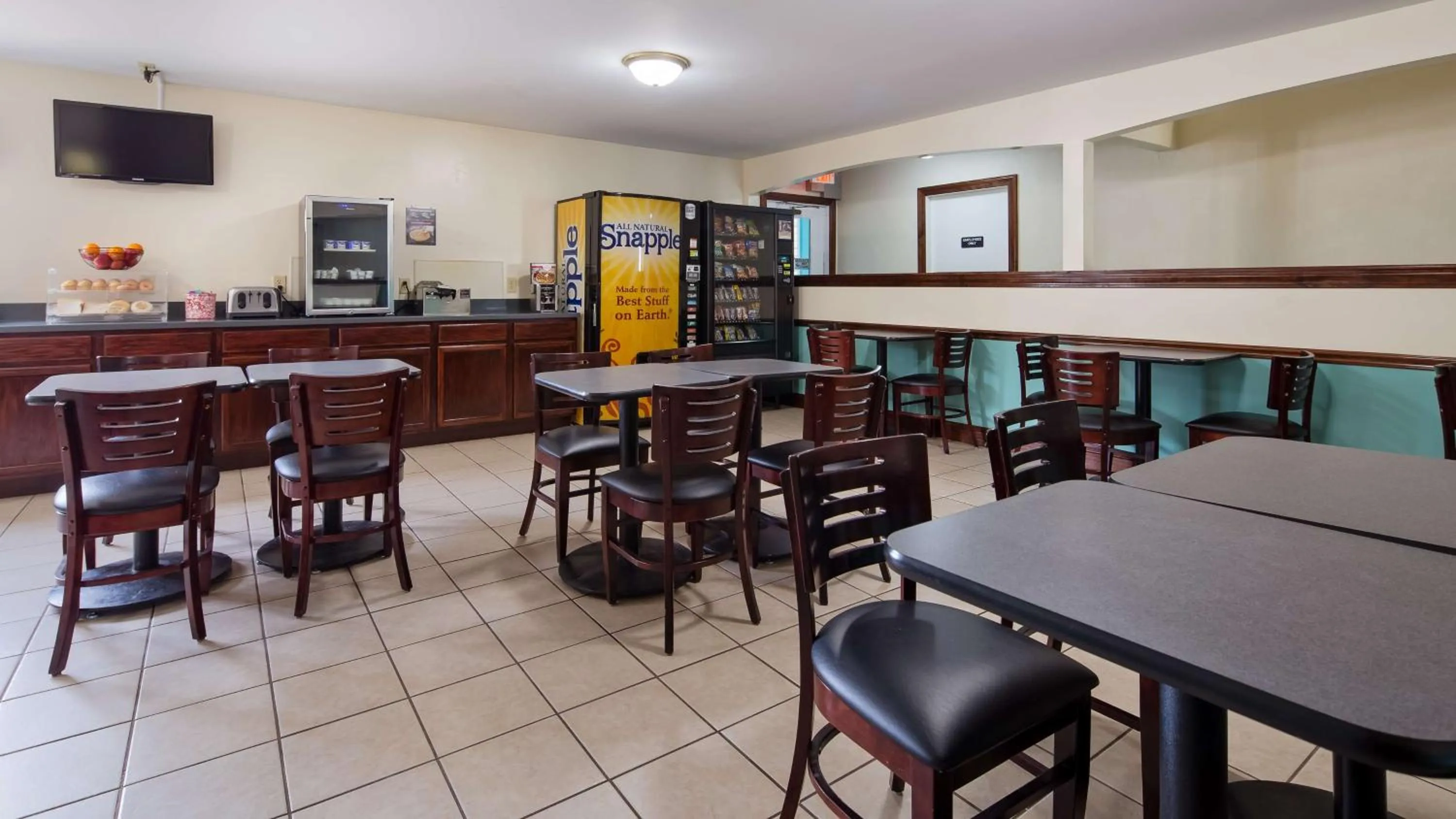 Restaurant/places to eat in SureStay Hotel by Best Western Greenville