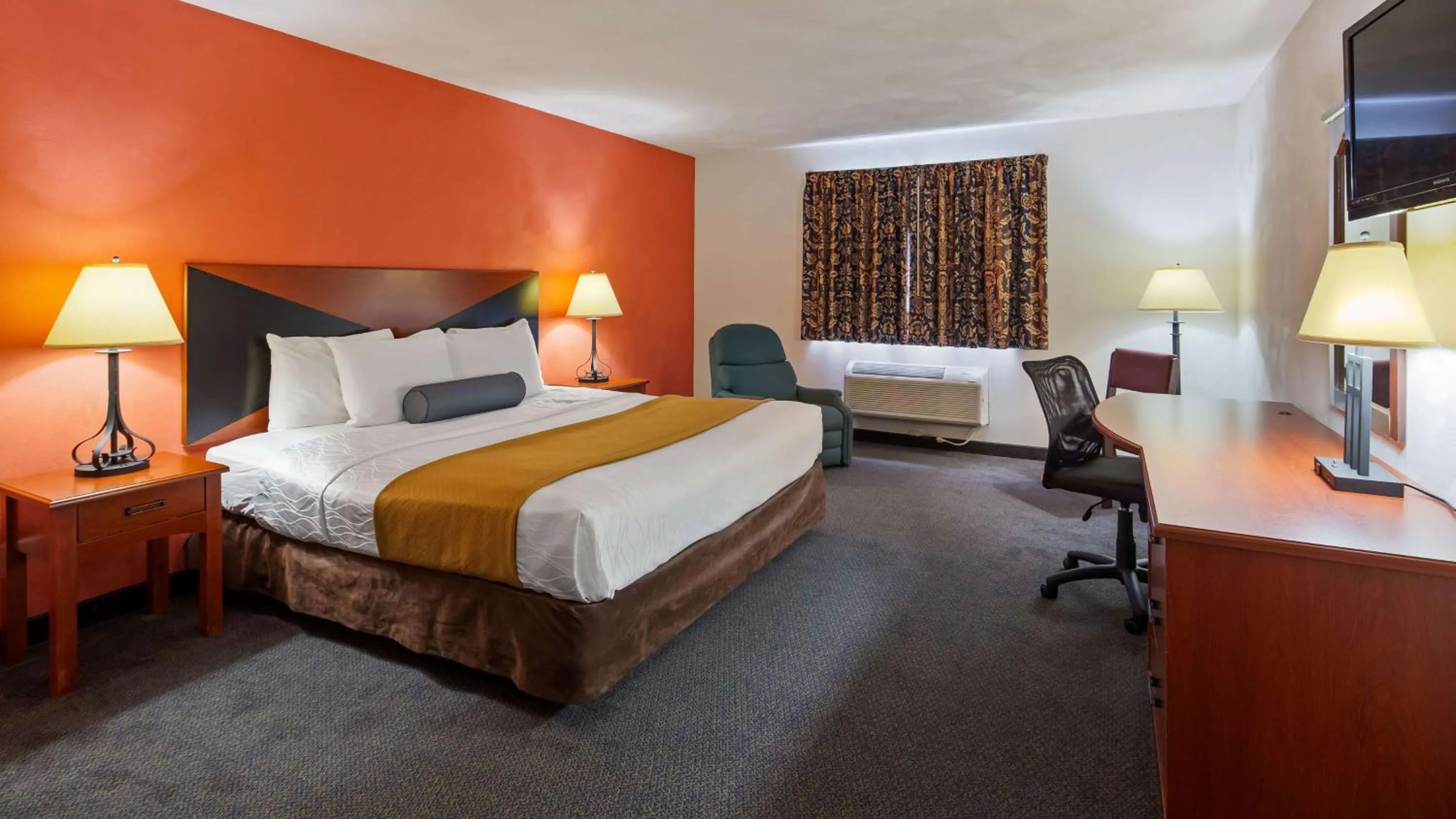 Photo of the whole room, Bed in SureStay Hotel by Best Western Greenville