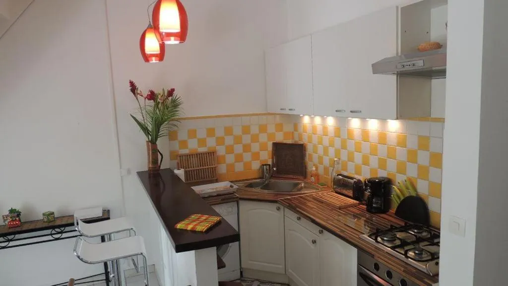 Dining area in GIROFLE