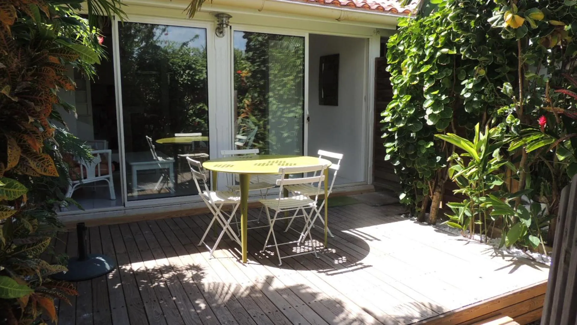 Property building in GIROFLE