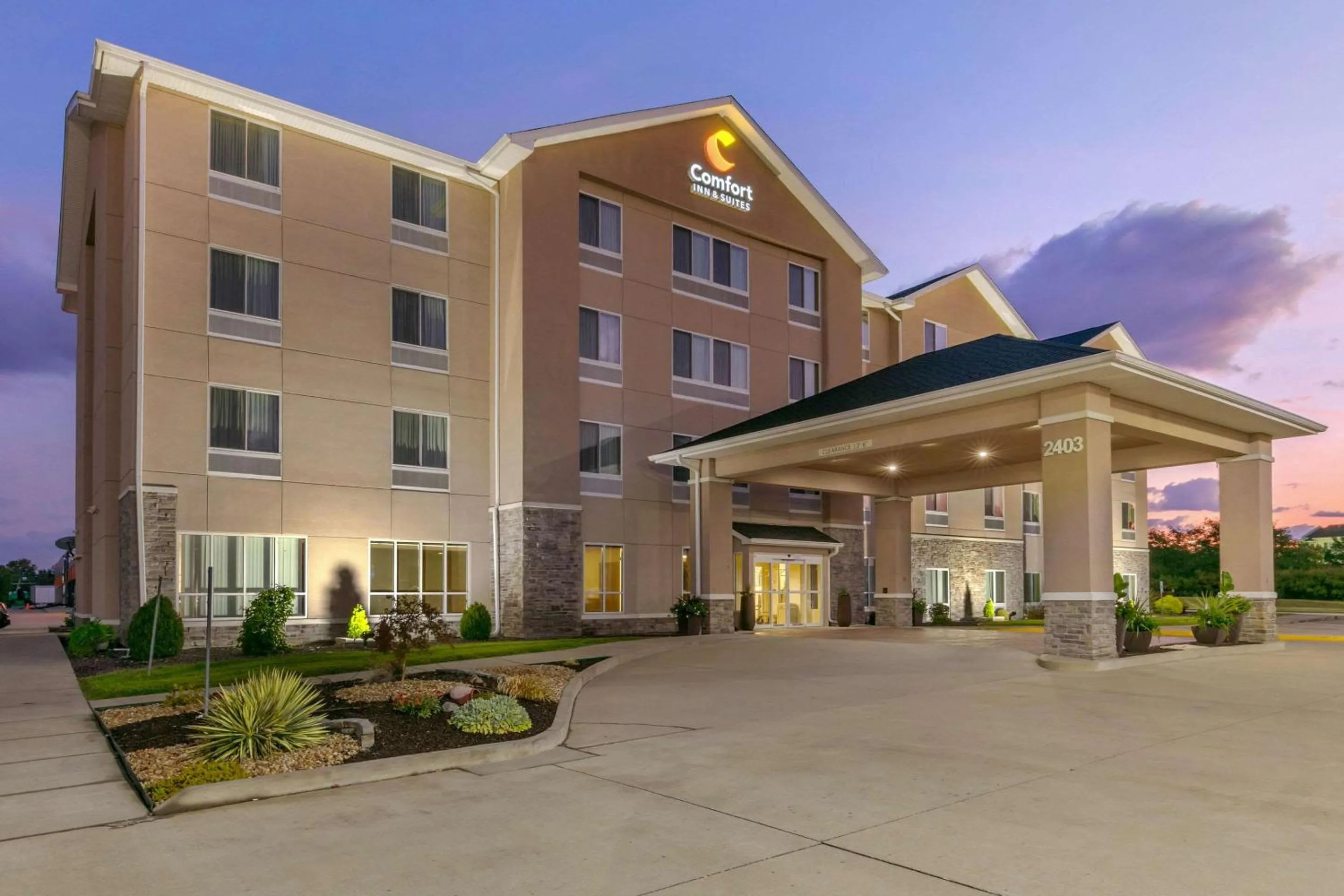 Property building in Comfort Inn & Suites Marion I-57