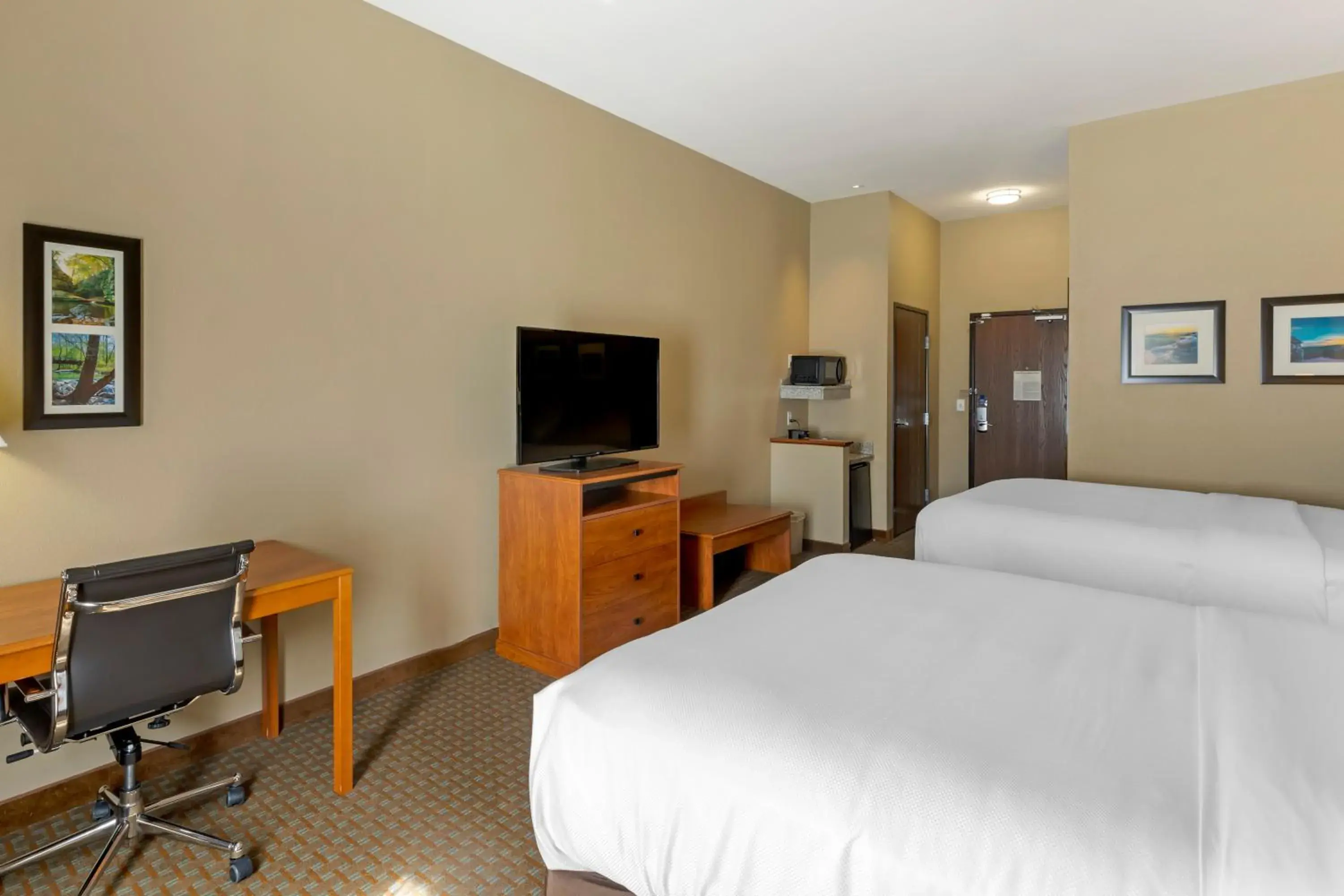 Queen Room with Two Queen Beds - Accessible/Non-Smoking in Comfort Inn & Suites Marion I-57 Queen Room with Two Queen Beds - Accessible/Non-Smoking in Comfort Inn & Suites Marion I-57