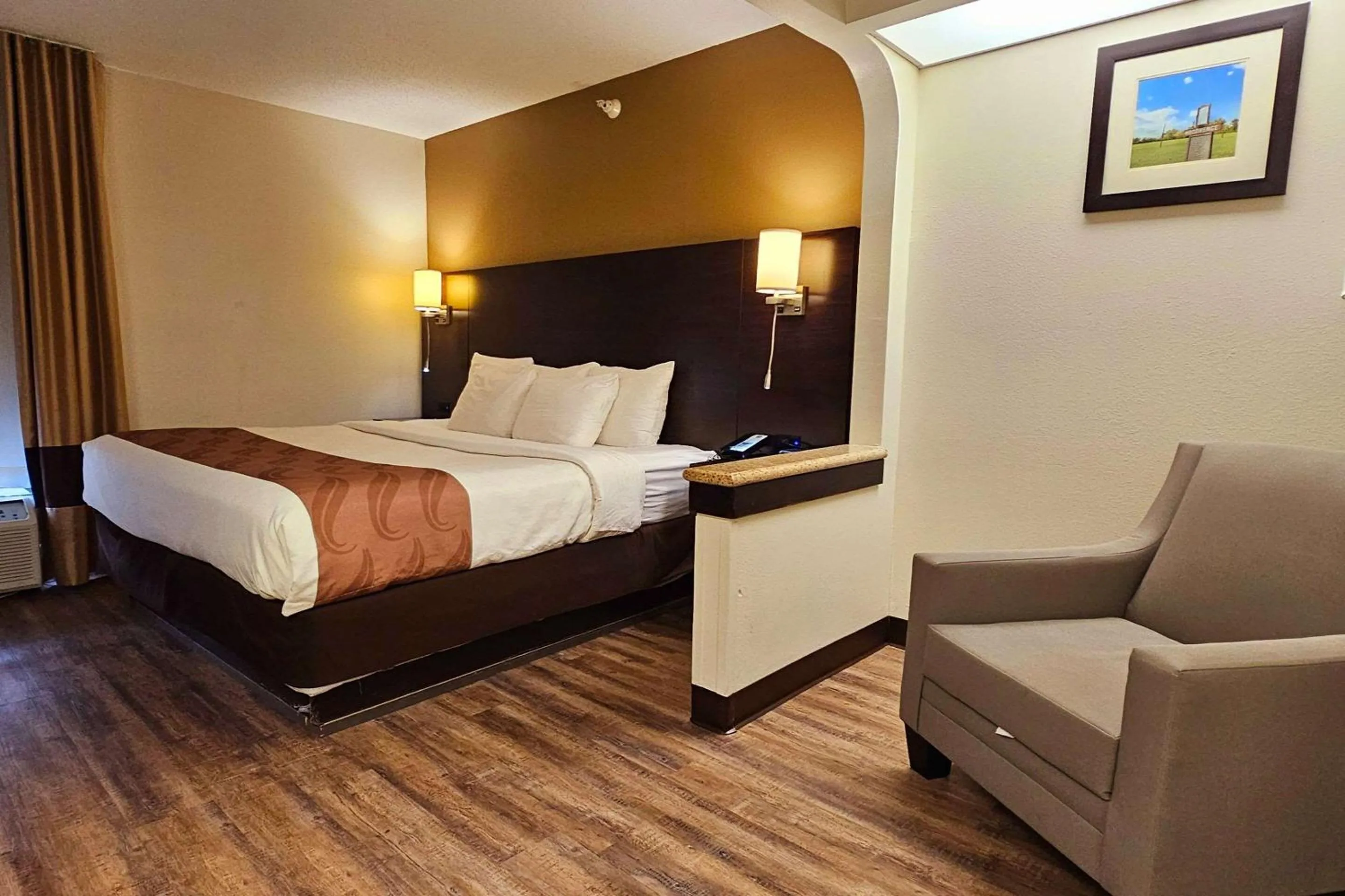 Bedroom, Bed in Quality Inn & Suites near St Louis and I-255