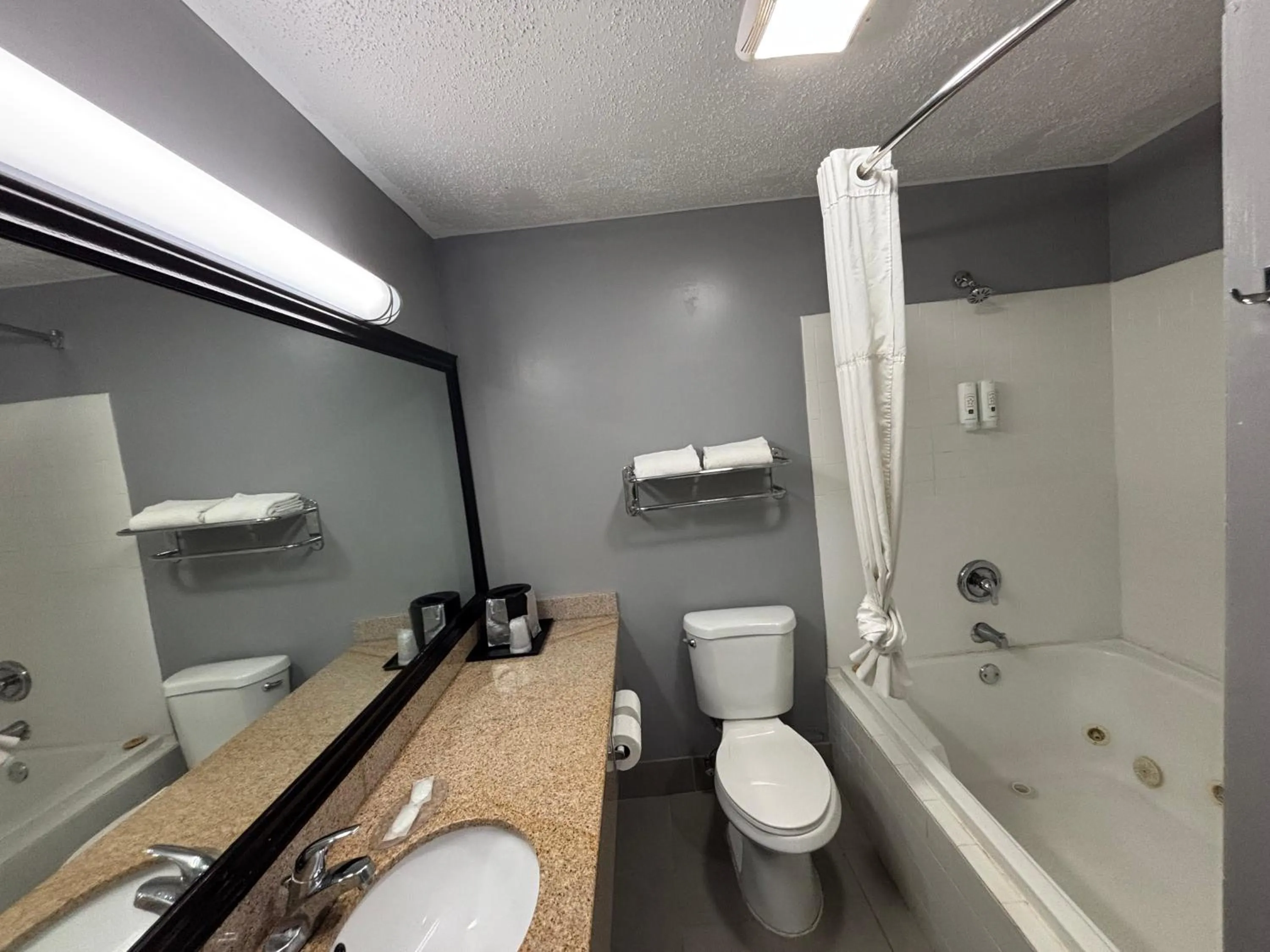 Quality Inn & Suites Woodstock near Lake Geneva