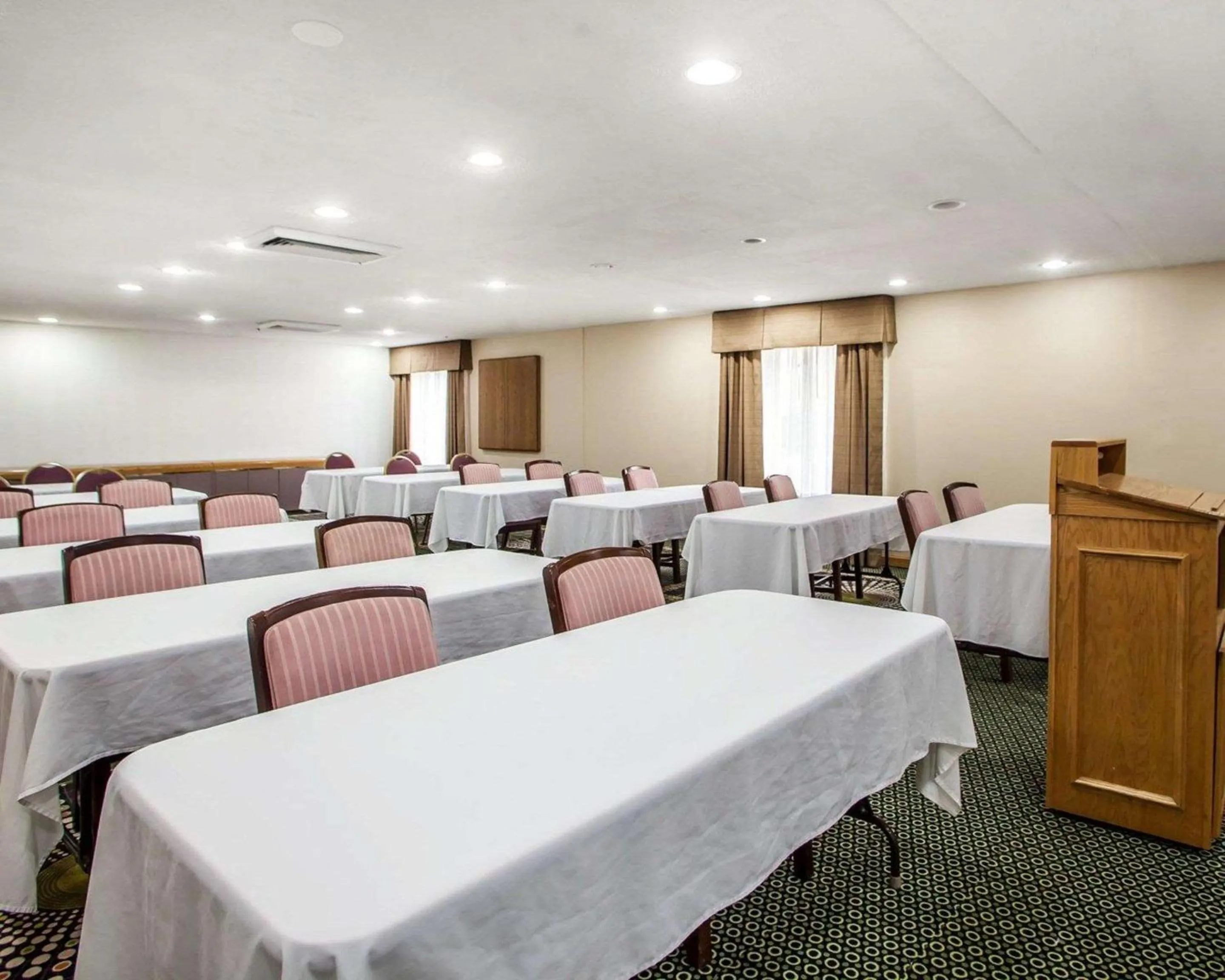 Meeting/conference room in Comfort Inn Bourbonnais near I-57