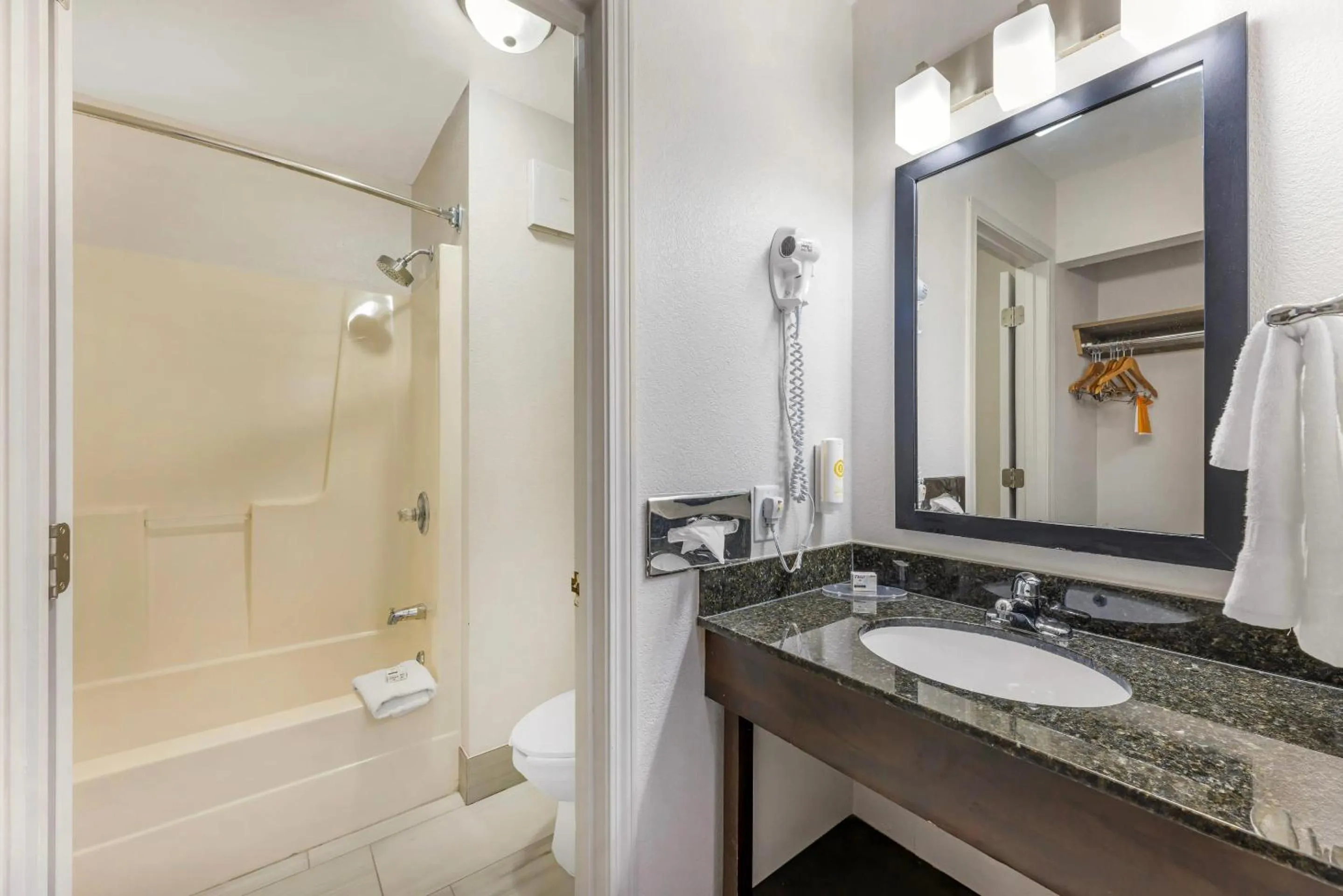 Bathroom in Comfort Inn Bourbonnais near I-57