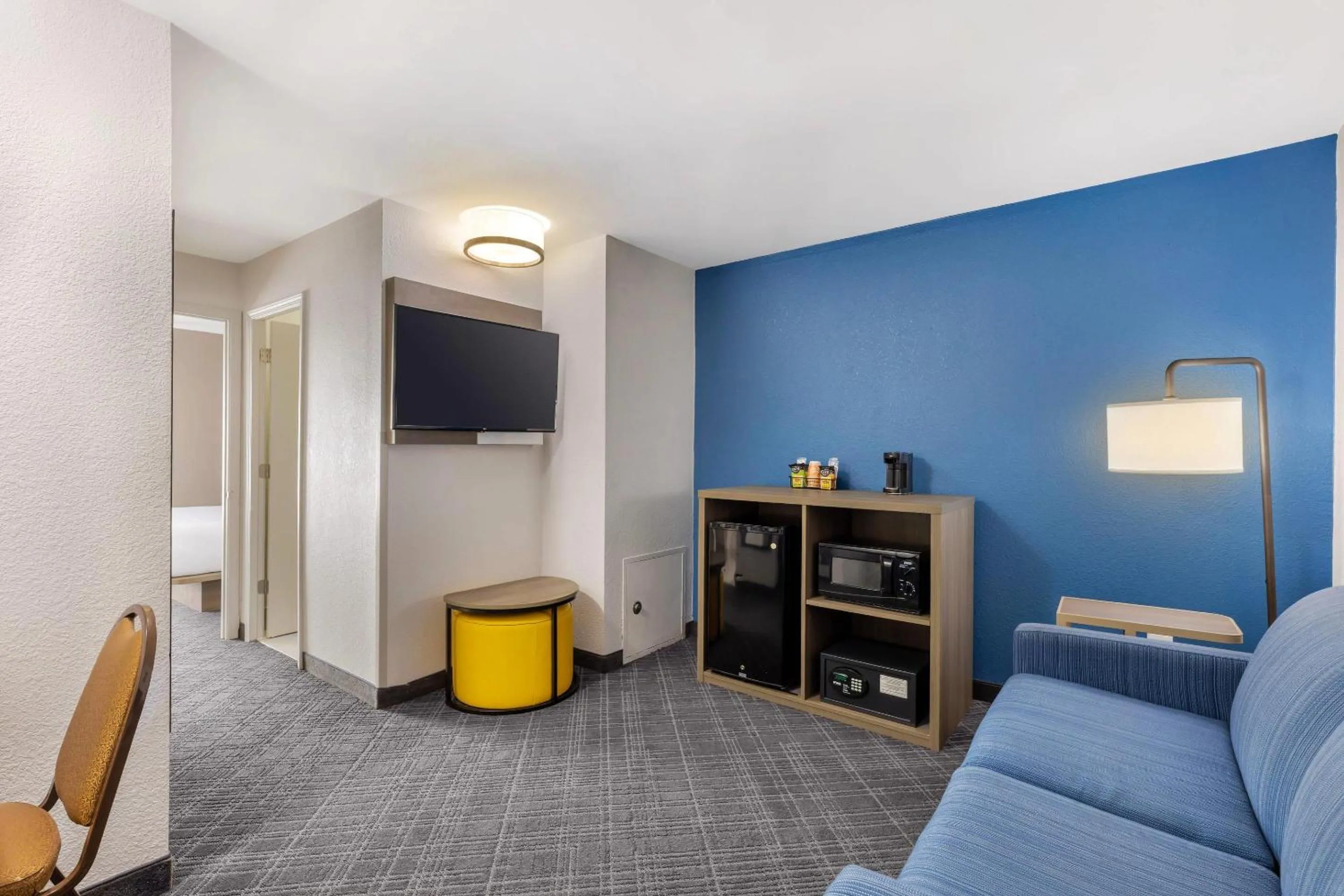 Bedroom in Comfort Inn Bourbonnais near I-57