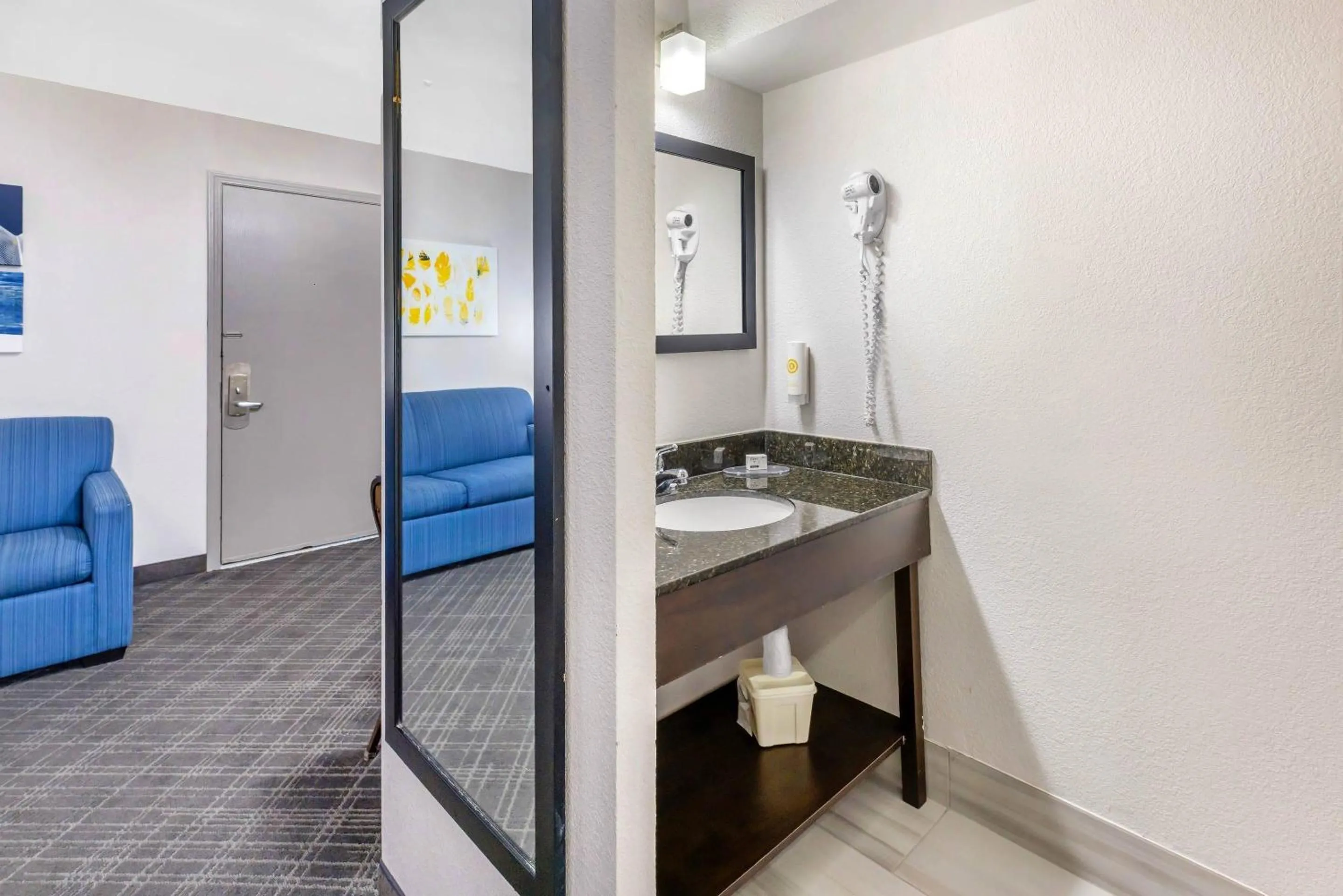 Bathroom in Comfort Inn Bourbonnais near I-57